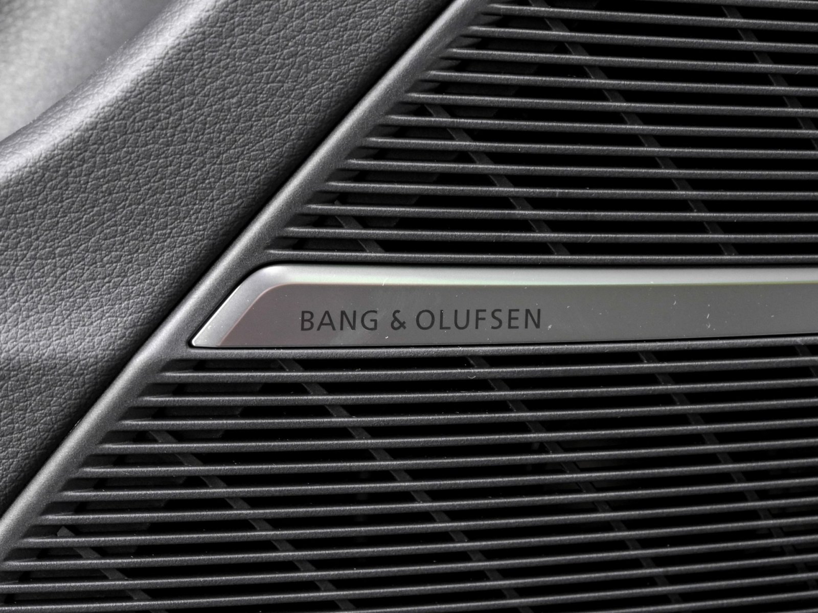 Audi Q8 eHYBRID S LINE PANO AHK B&O ALLRADLENKUNG