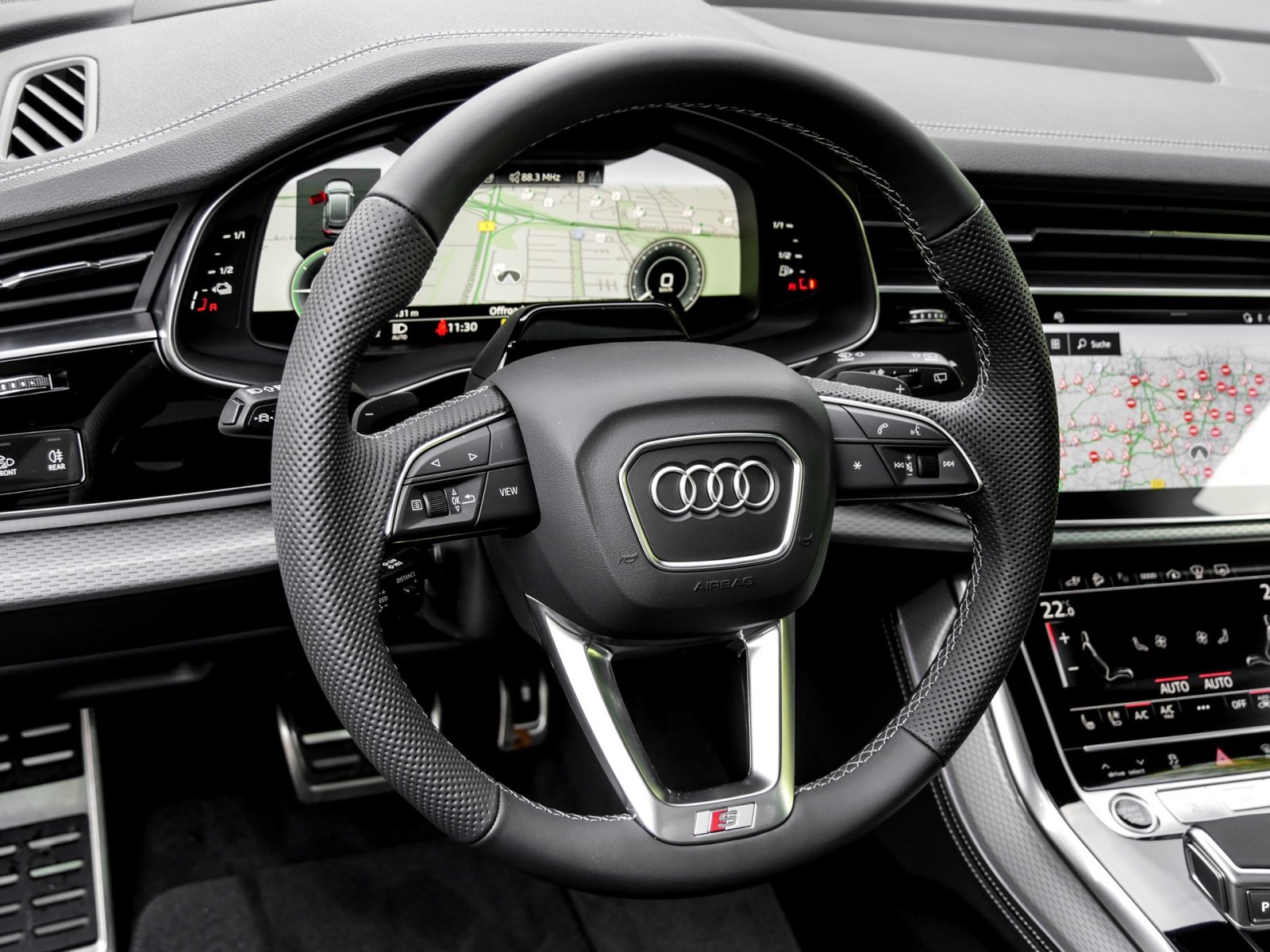 Audi Q8 eHYBRID S LINE PANO AHK B&O ALLRADLENKUNG