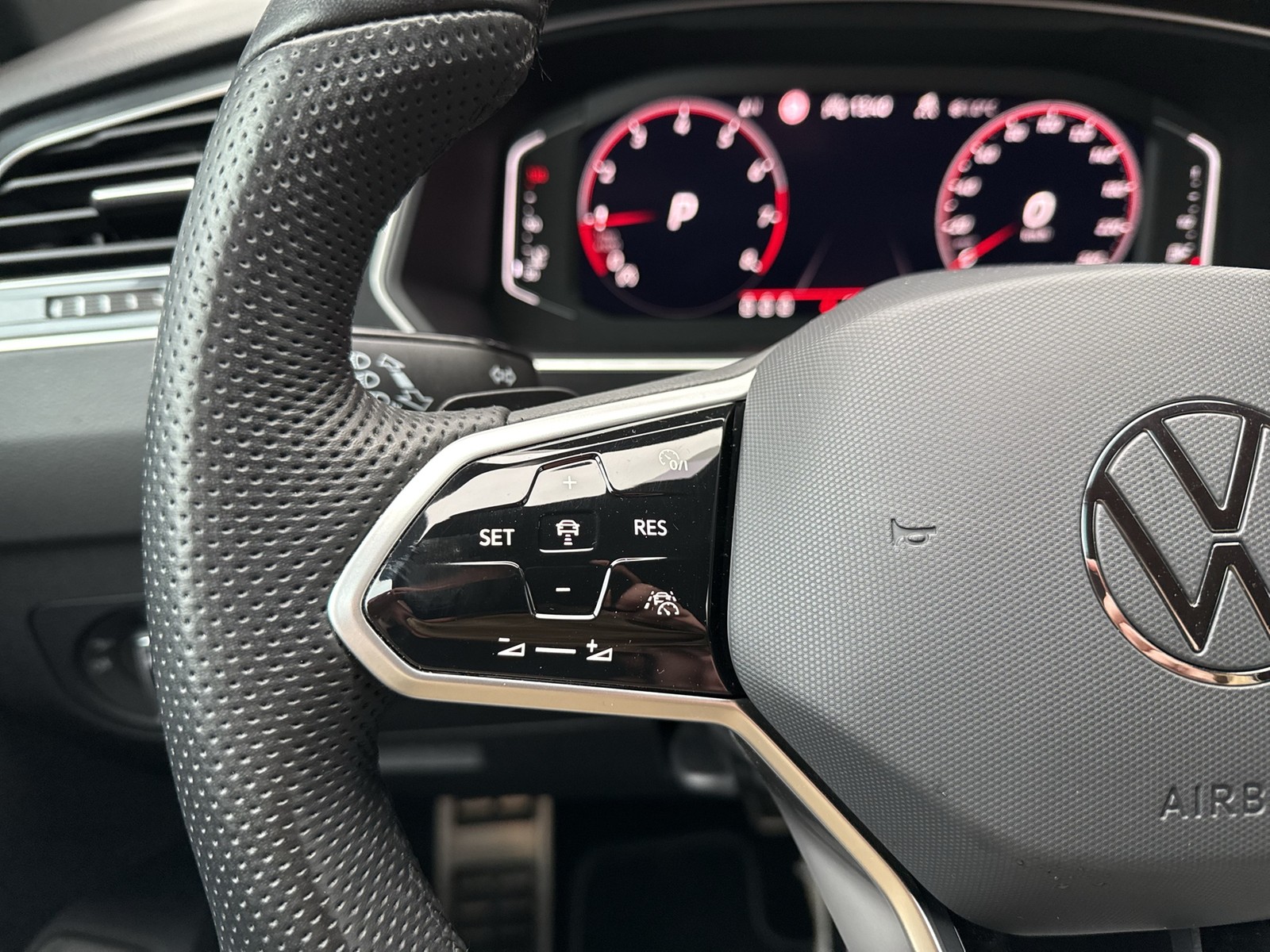 Volkswagen Tiguan 1.5 R-Line ALU20 H.KARDON AHK MATRIX