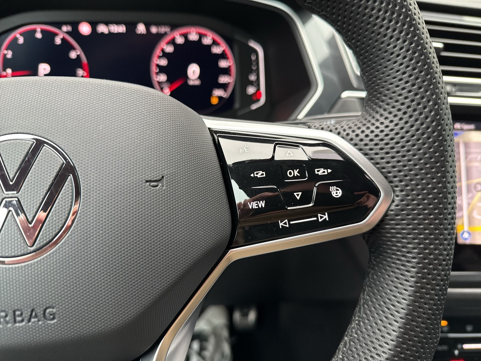 Volkswagen Tiguan 1.5 R-Line ALU20 H.KARDON AHK MATRIX