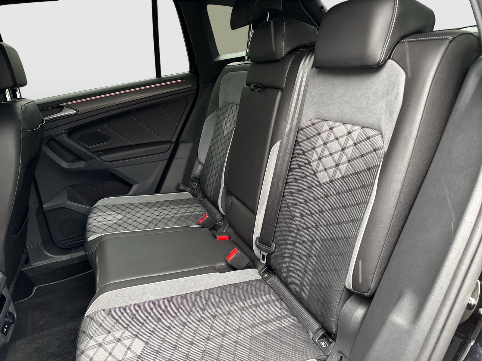 Volkswagen Tiguan 1.5 R-Line ALU20 H.KARDON AHK MATRIX