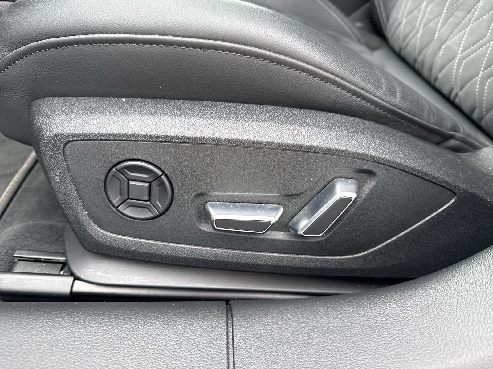 Audi S6 Qu. PANO STANDHZ. 360°CAM ACC ALU21 eSITZE