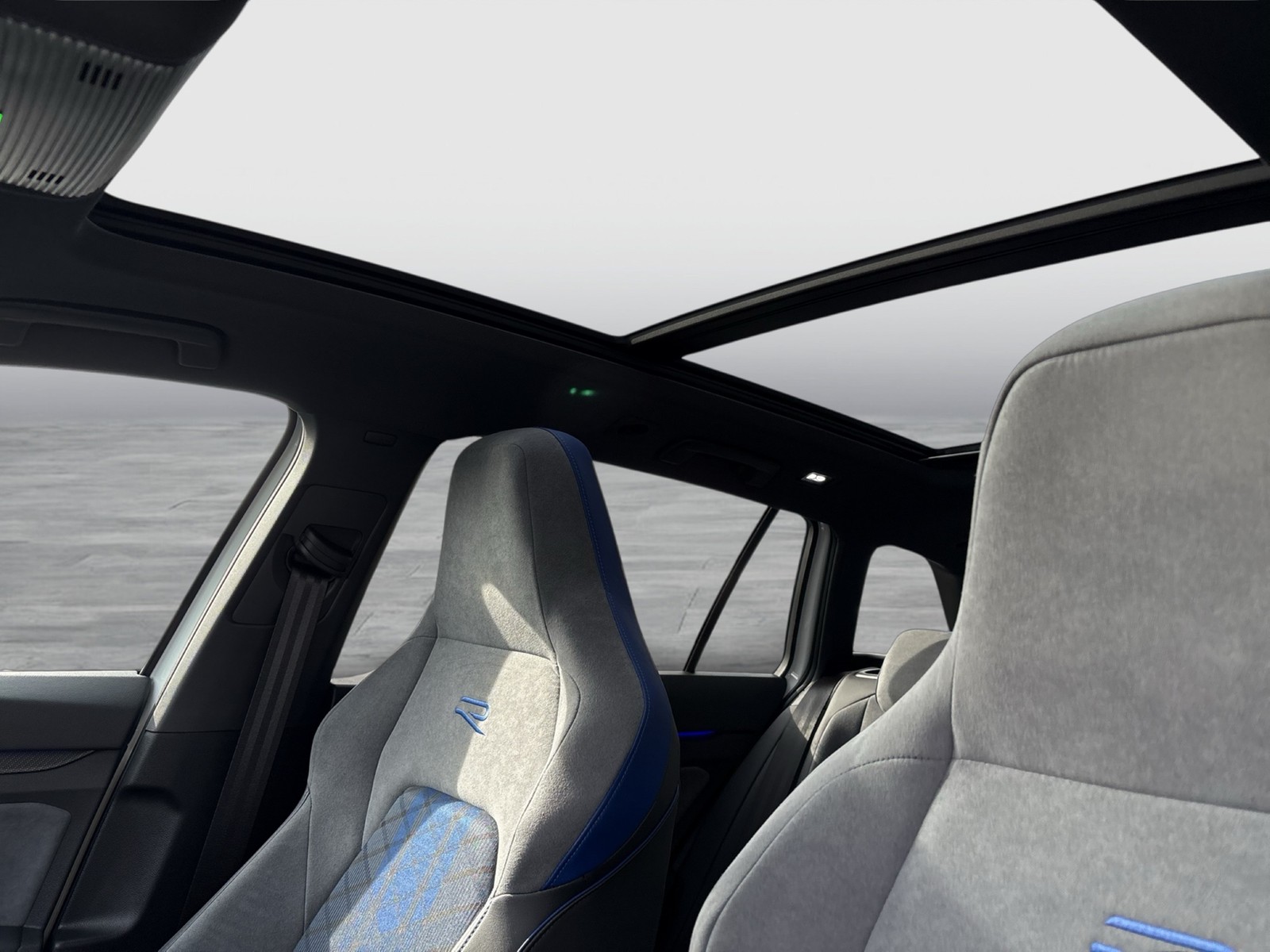 Volkswagen Golf Variant 2.0 R BLACKSTYLE 4X4 PANO ALU19"