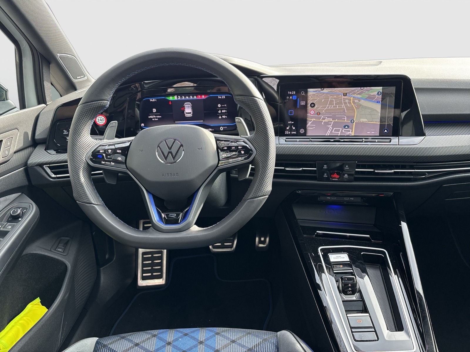 Volkswagen Golf Variant 2.0 R BLACKSTYLE 4X4 PANO ALU19"