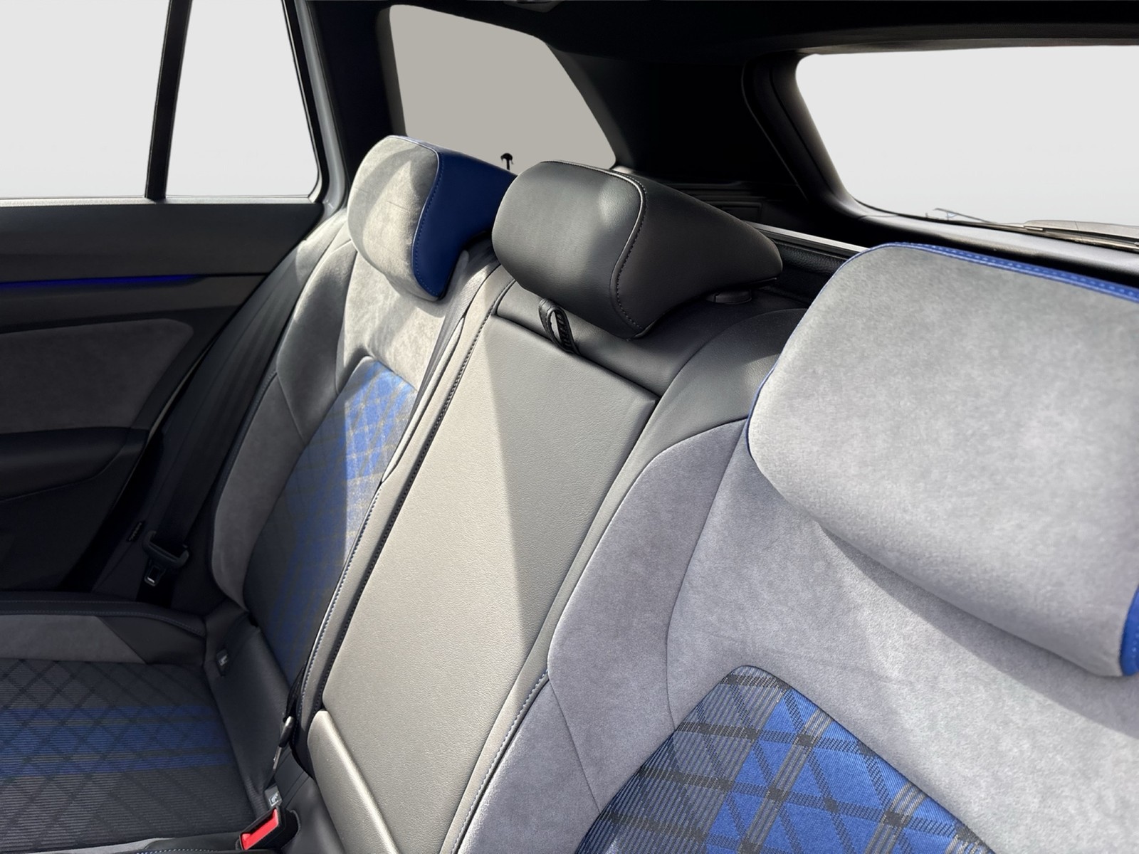 Volkswagen Golf Variant 2.0 R BLACKSTYLE 4X4 PANO ALU19"