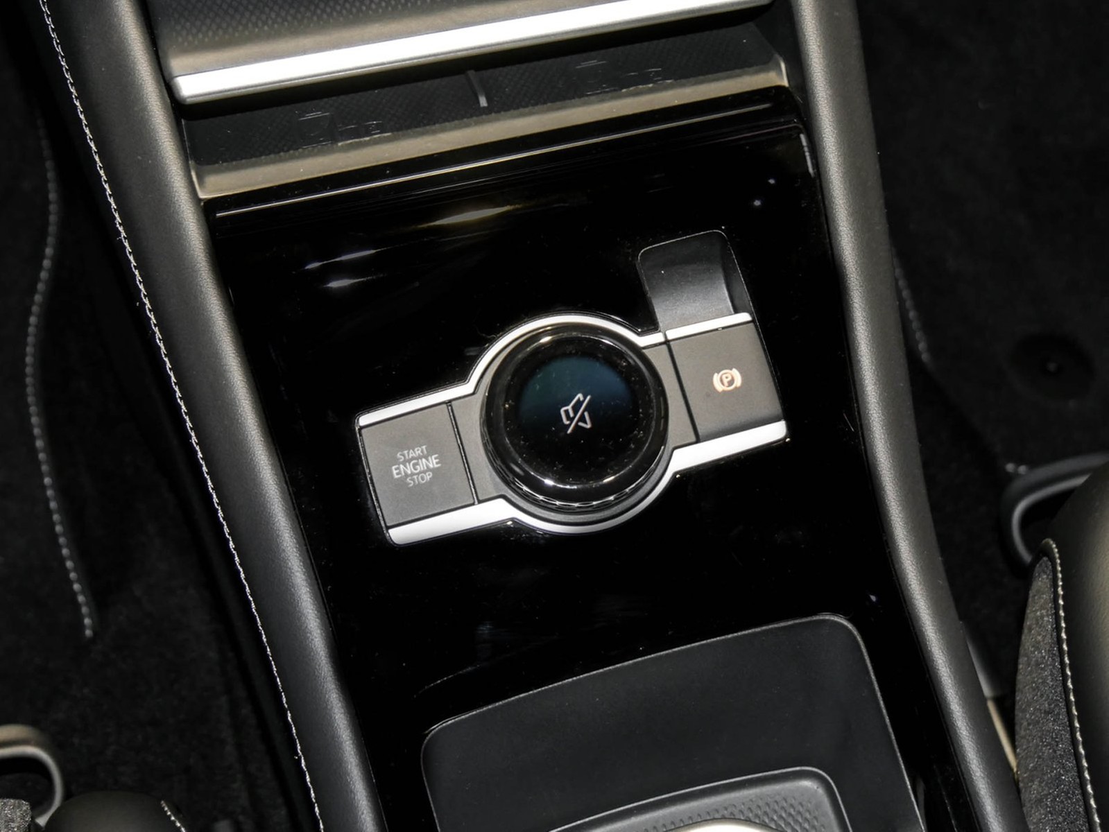 Volkswagen Tiguan 2.0 R-LINE DSG BLACKSTYLE AHK eKLAPPE