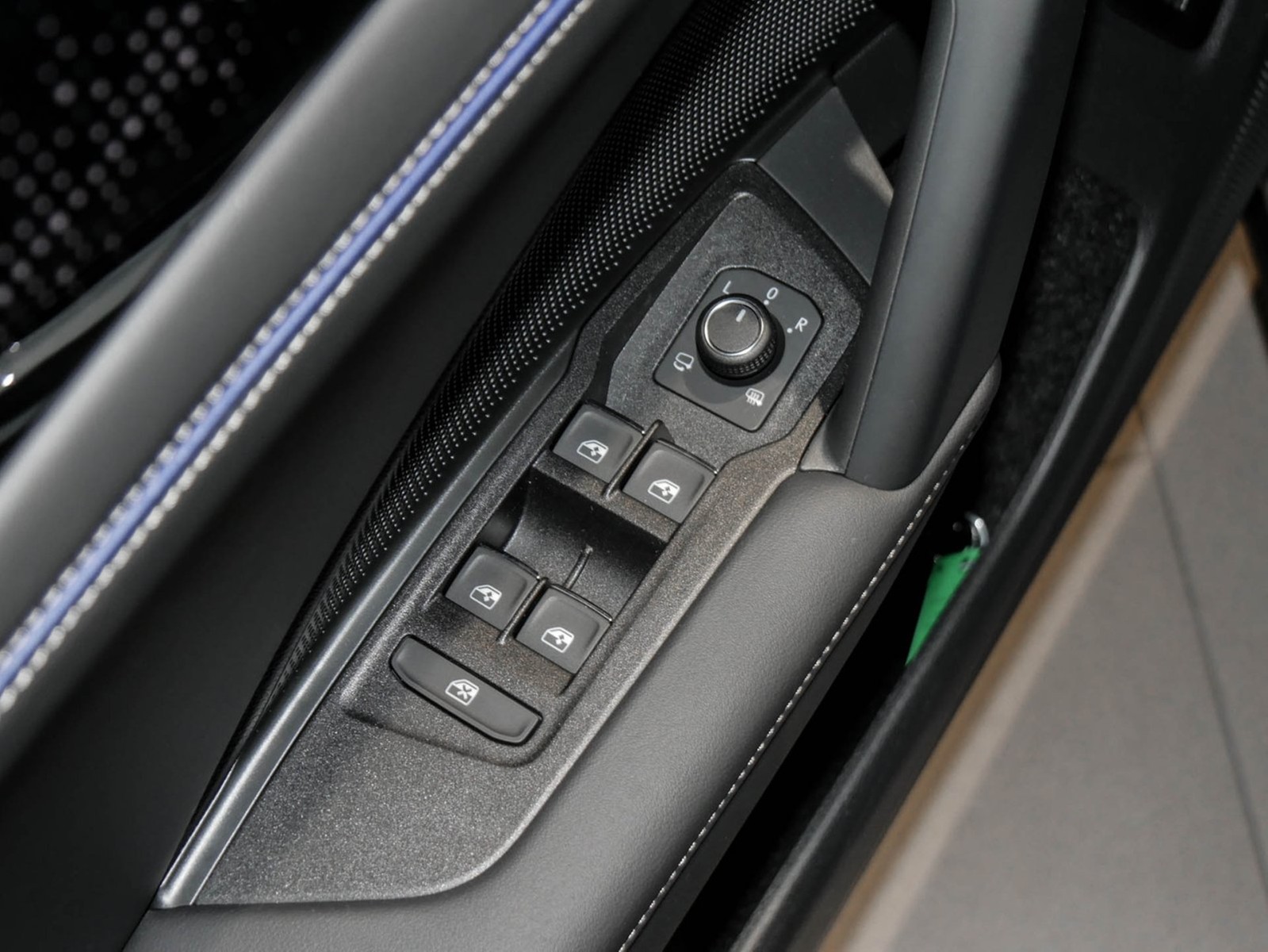 Volkswagen Tiguan 2.0 R-LINE DSG BLACKSTYLE AHK eKLAPPE