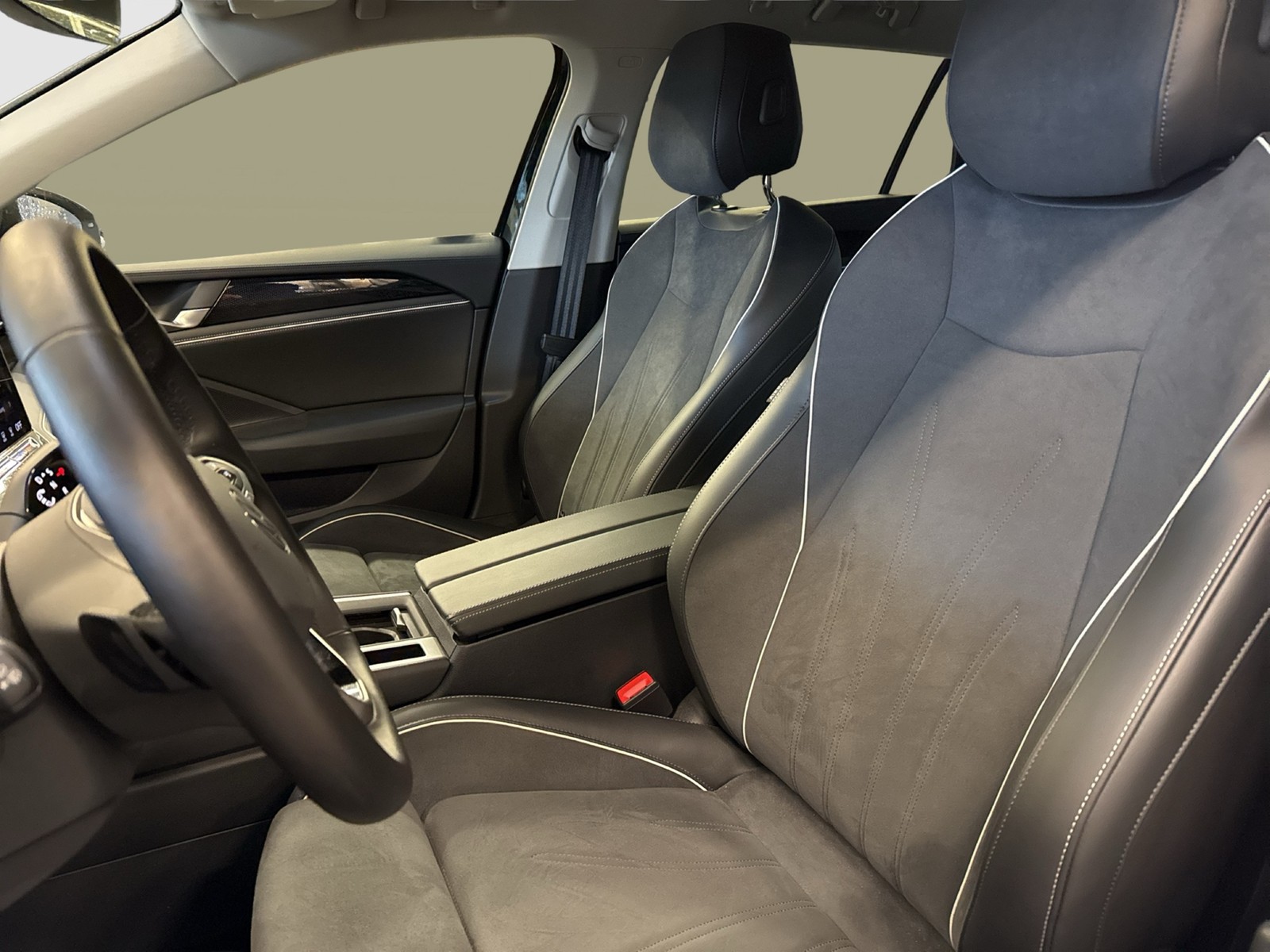 Volkswagen Passat Variant 1.5 HYBRID BUSINESS AHK CAM ACC