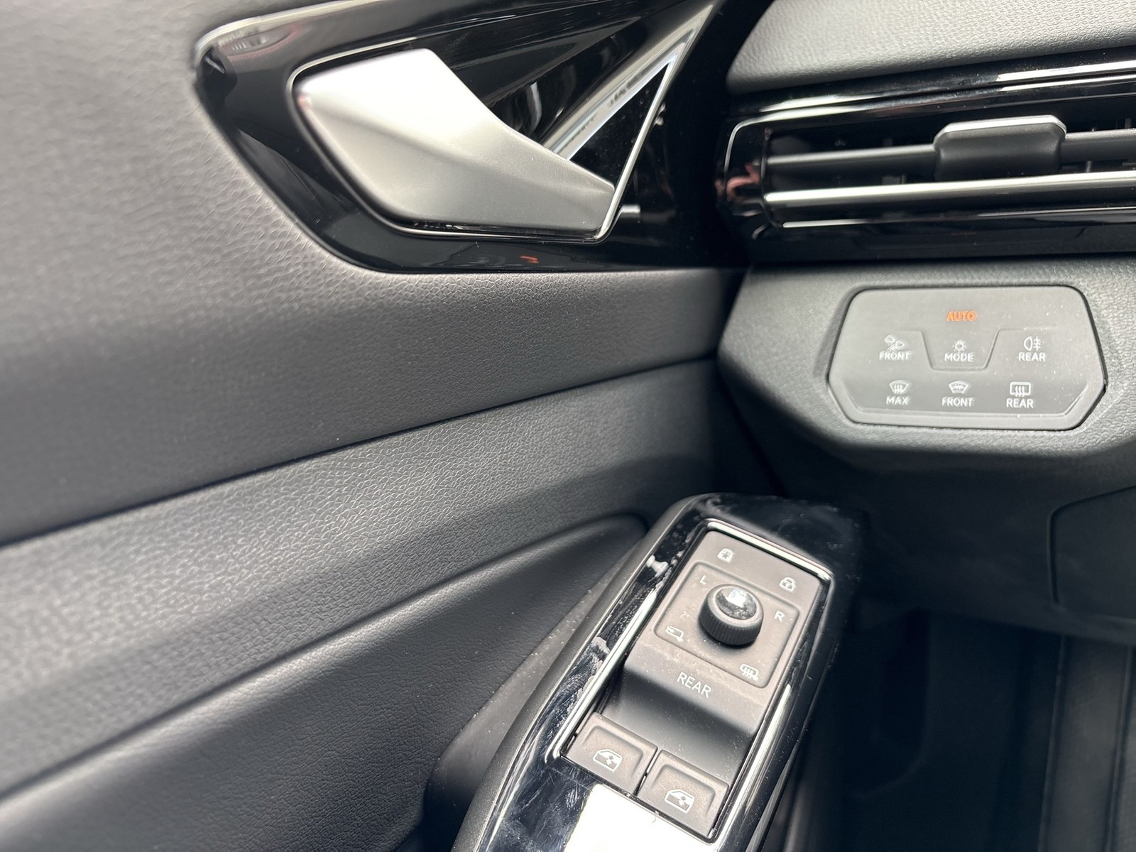 Volkswagen ID.4 GTX 4X4 WÄRMEPUMPE AHK CAM ACC LM20 MATRIX