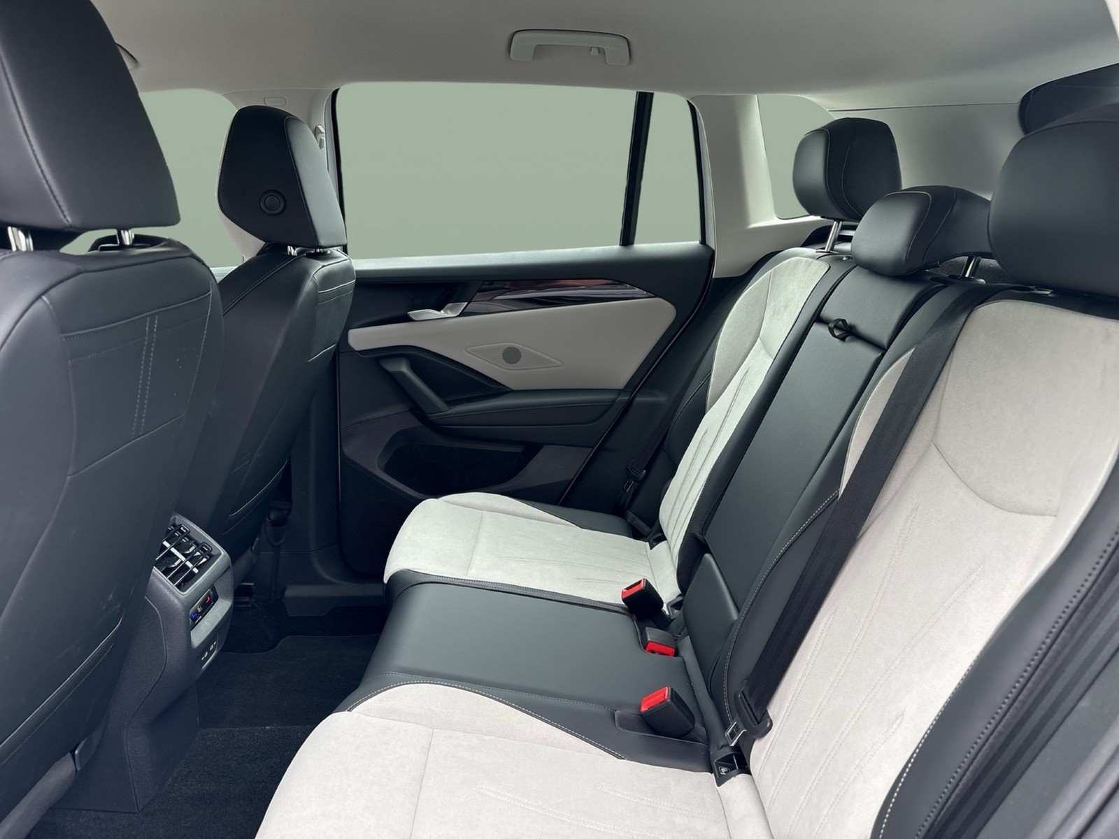 Volkswagen Tiguan 2.0 ELEGANCE 4X4 AHK 360CAM ACC LM19 NAVI