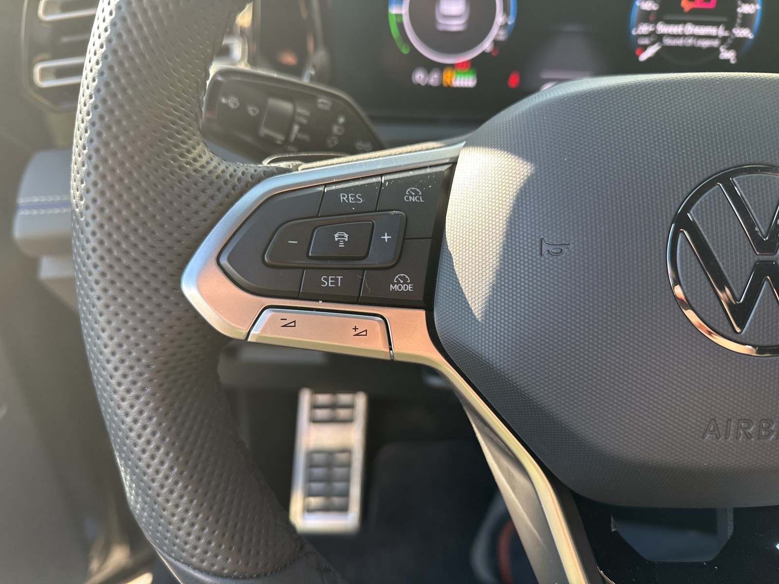 Volkswagen Tiguan 1.5 HYBRID R-LINE AHK 360°CAM ACC NAVI