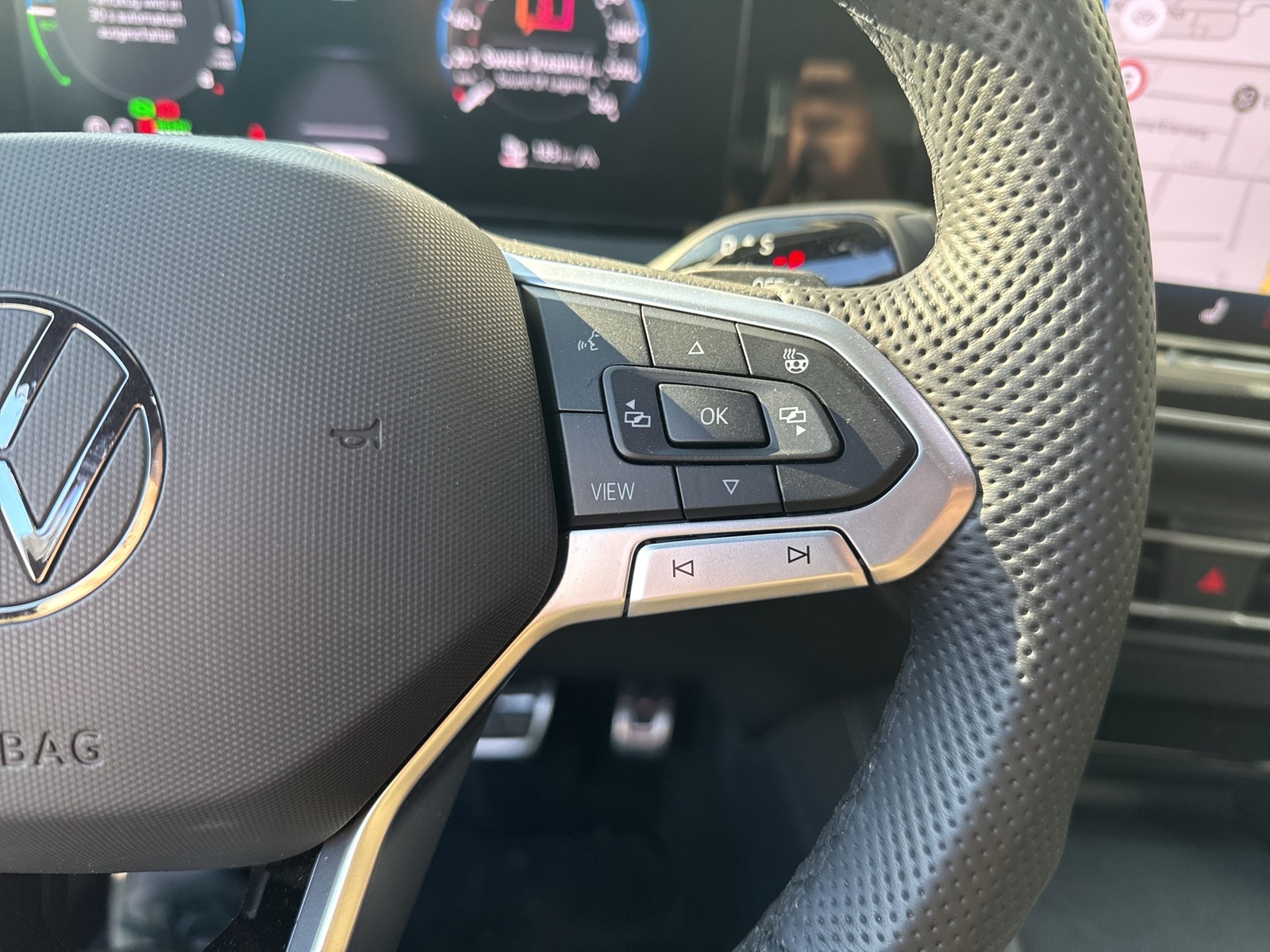 Volkswagen Tiguan 1.5 HYBRID R-LINE AHK 360°CAM ACC NAVI