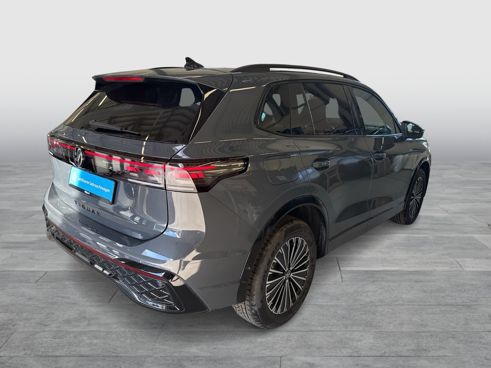 Volkswagen Tiguan 1.5 HYBRID R-LINE AHK 360°CAM ACC NAVI