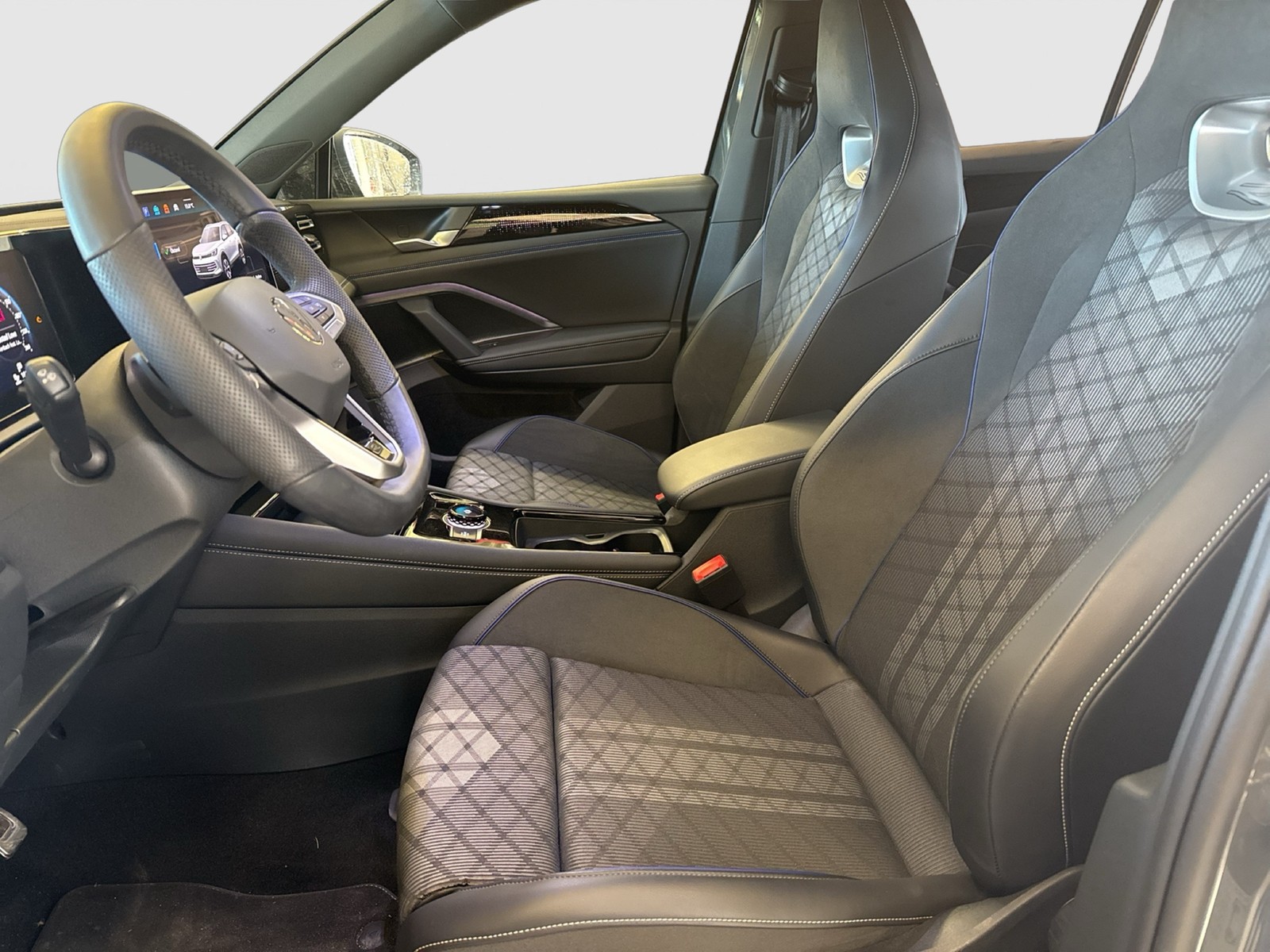 Volkswagen Tiguan 1.5 HYBRID R-LINE AHK 360°CAM ACC NAVI