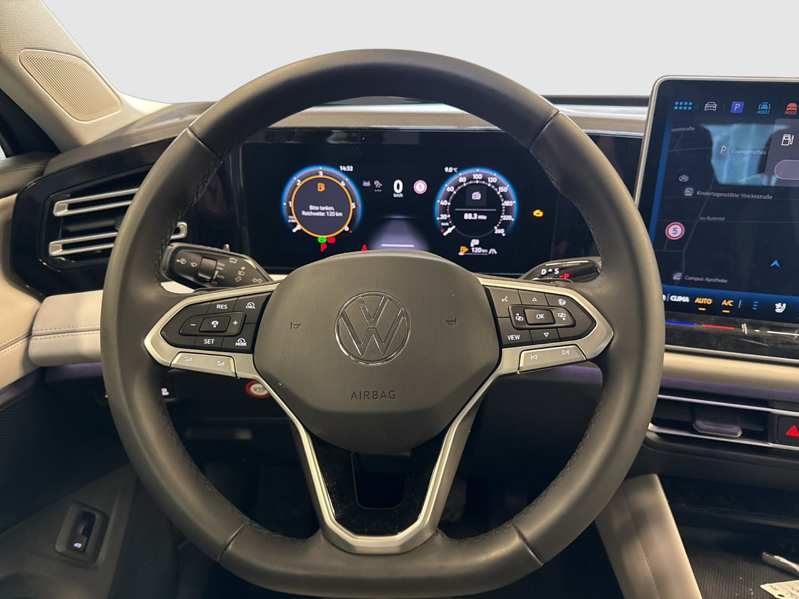 Volkswagen Tiguan 2.0 ELEGANCE 4X4 LEDER PANO AHK CAM