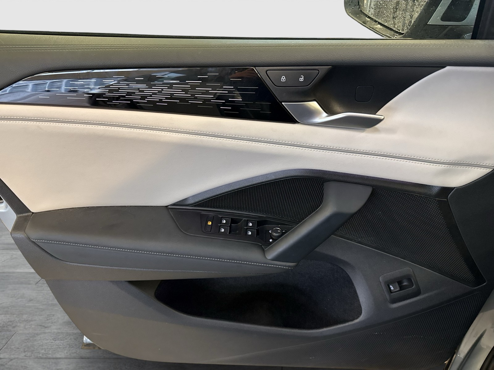 Volkswagen Tiguan 2.0 ELEGANCE 4X4 LEDER PANO AHK CAM