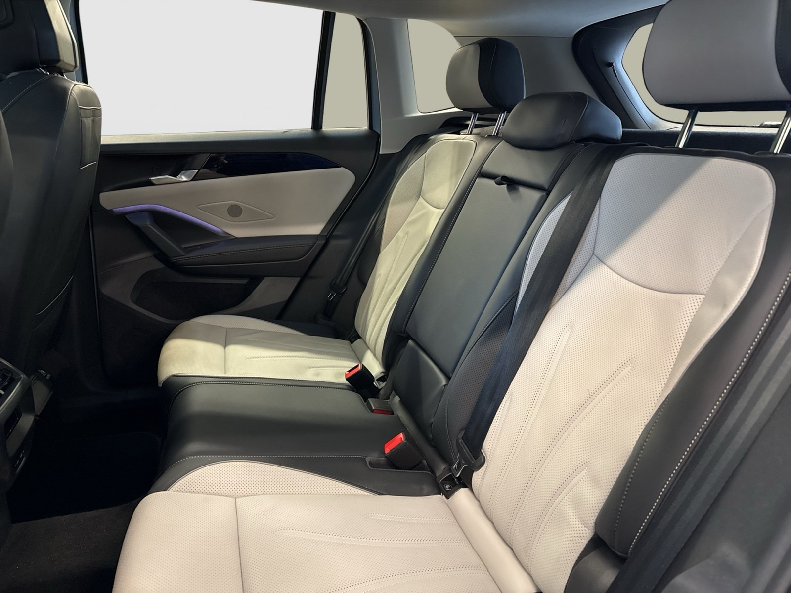 Volkswagen Tiguan 2.0 ELEGANCE 4X4 LEDER PANO AHK CAM