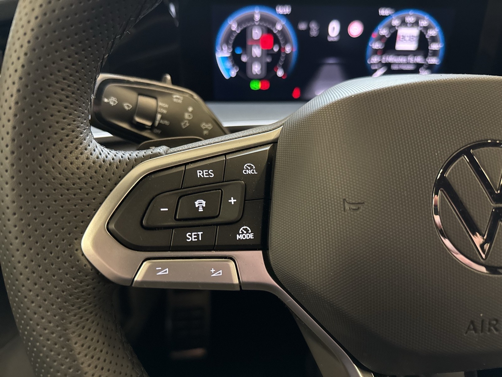 Volkswagen Tayron 2.0 R-LINE 4X4 LEDER STANDHZ. AHK CAM ACC