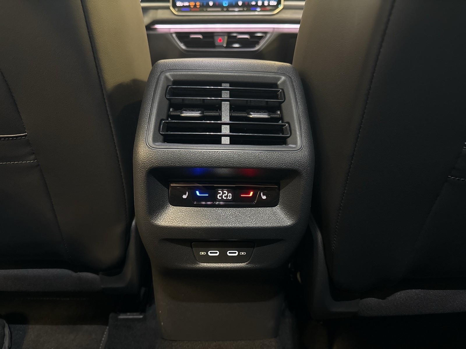 Volkswagen Tayron 2.0 R-LINE 4X4 LEDER STANDHZ. AHK CAM ACC