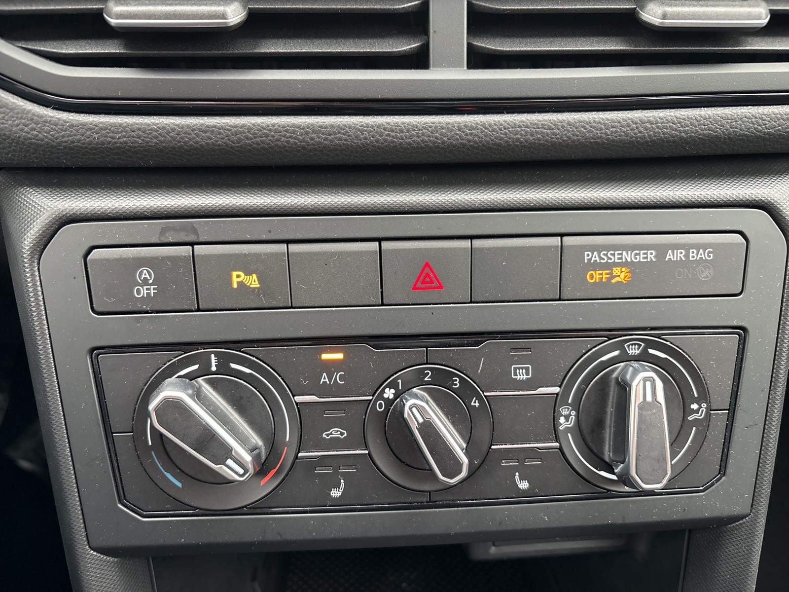 Volkswagen T-Cross 1.0 CARPLAY SITZHEIZUNG LED EINPARKHILFE