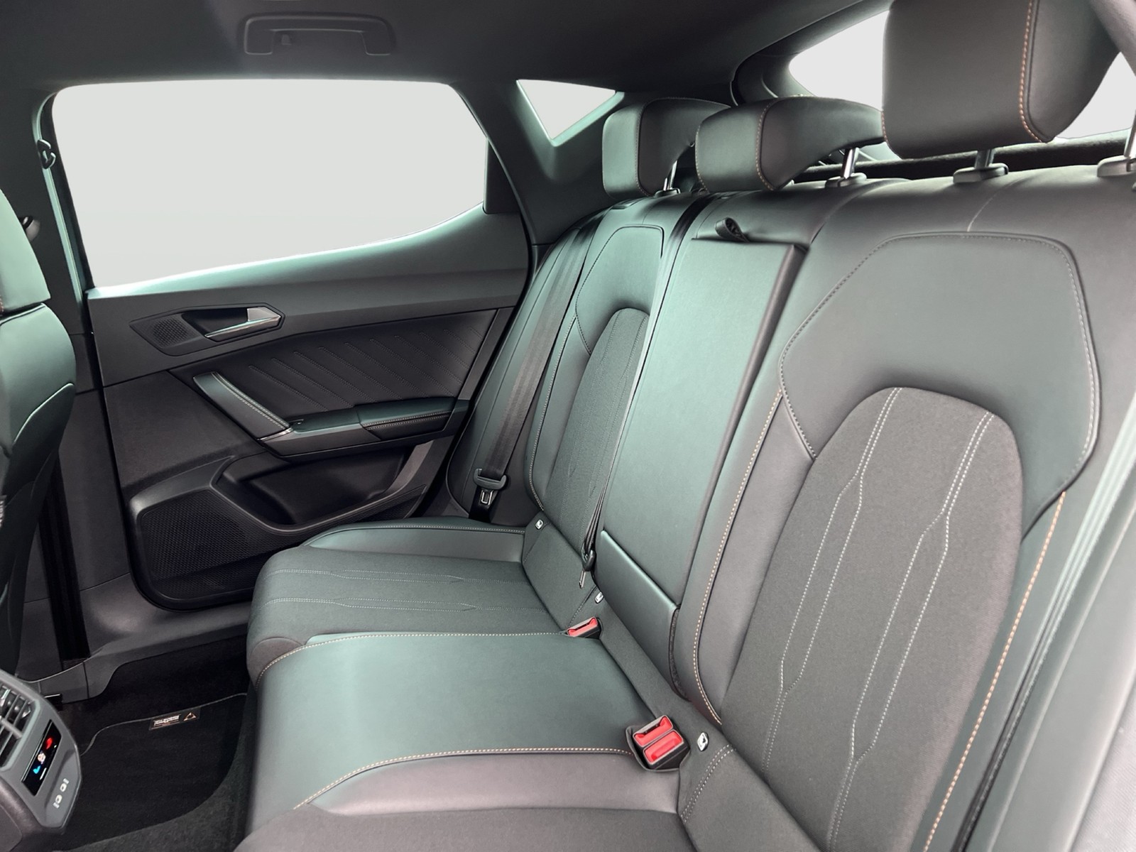 Cupra Leon 2.0 FACELIFT SENNHEISER CAM ACC LM18 NAVI