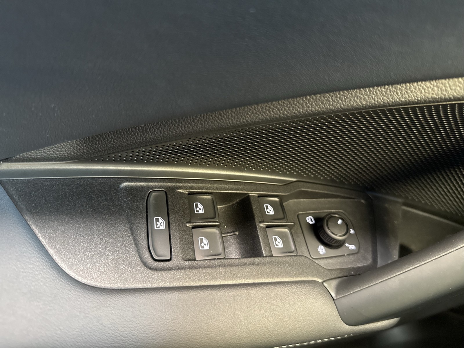 Volkswagen Tayron 1.5 eTSI LIFE 7SITZE HARMANKARDON AHK CAM