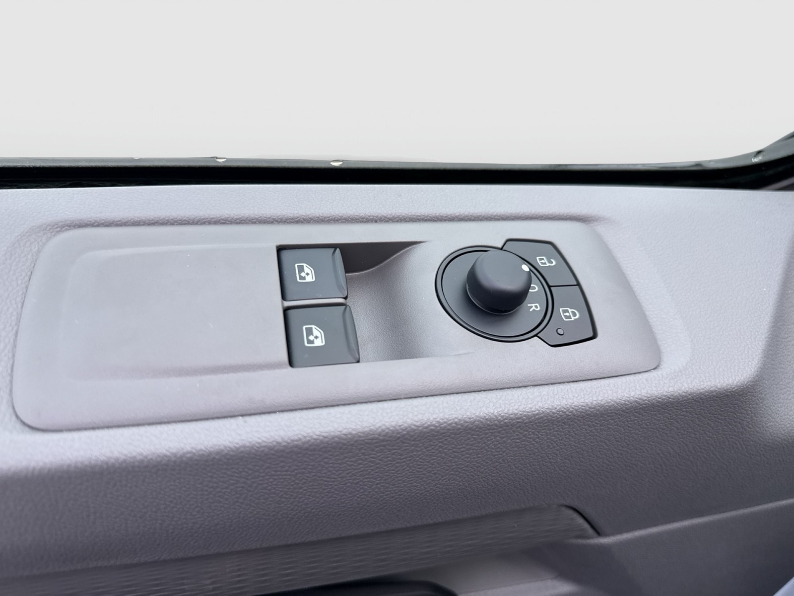 Volkswagen T7 Caravelle 2.0 LR NAVI CAM LED SITZHZG