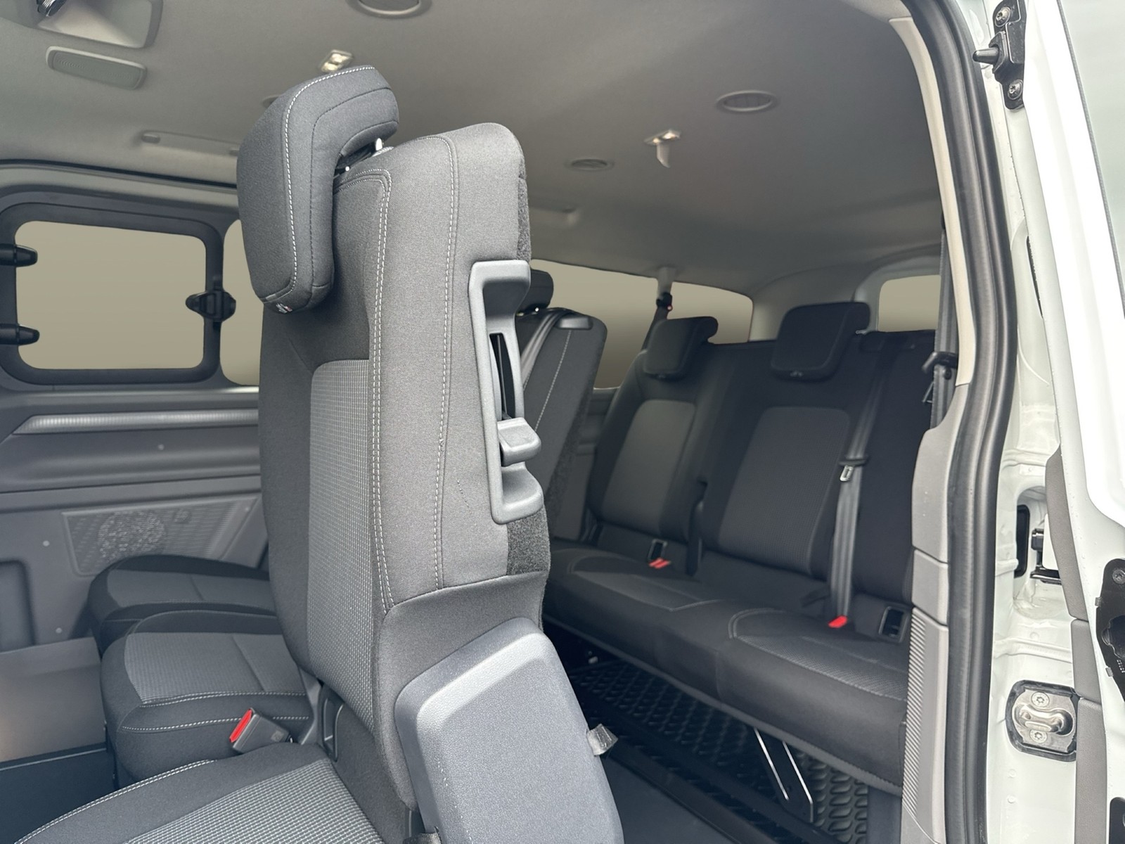 Volkswagen T7 Caravelle 2.0 LR NAVI CAM LED SITZHZG