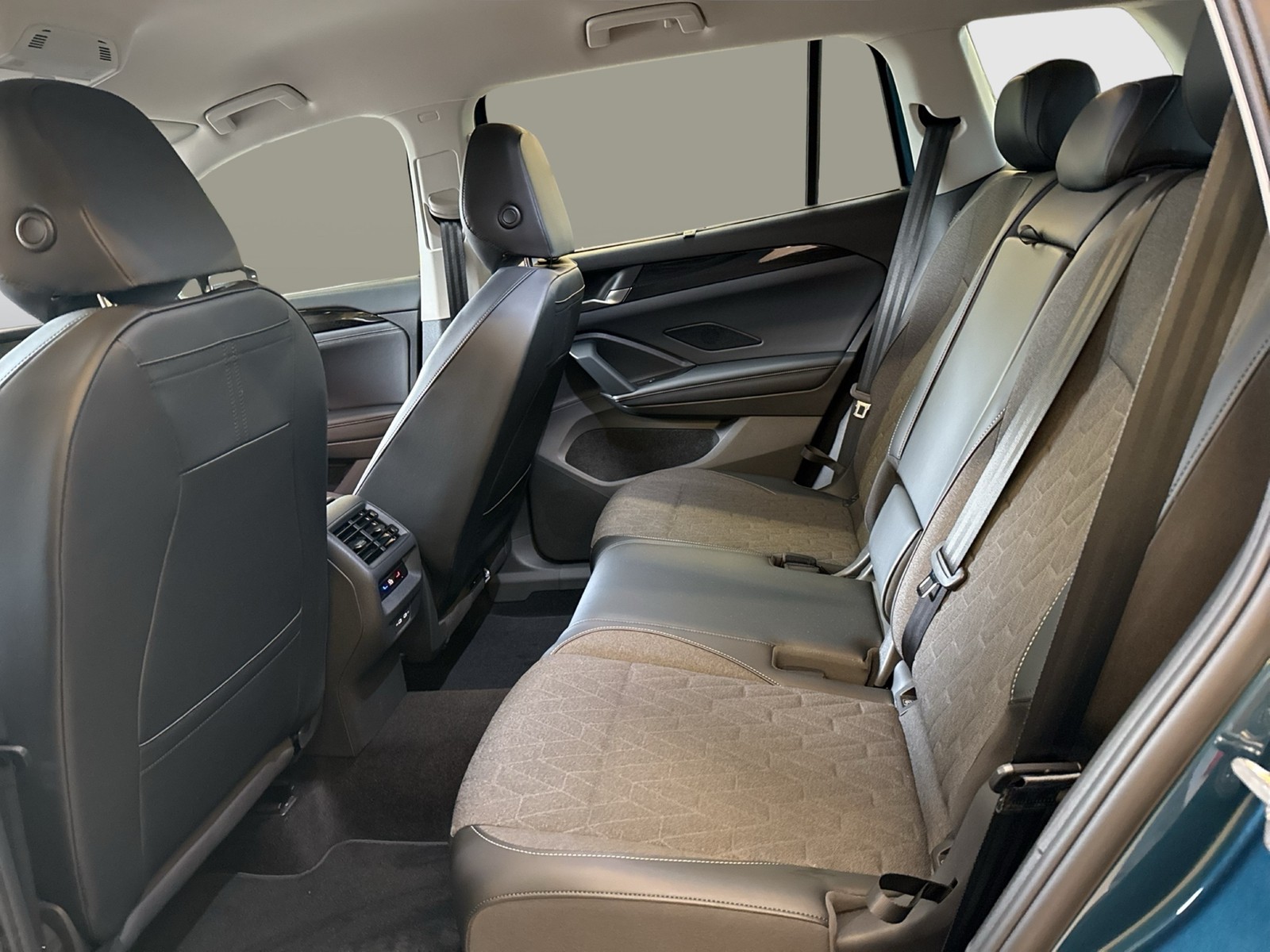 Volkswagen Tayron 1.5 eTSI LIFE AHK 360°CAM ACC LM18 NAVI