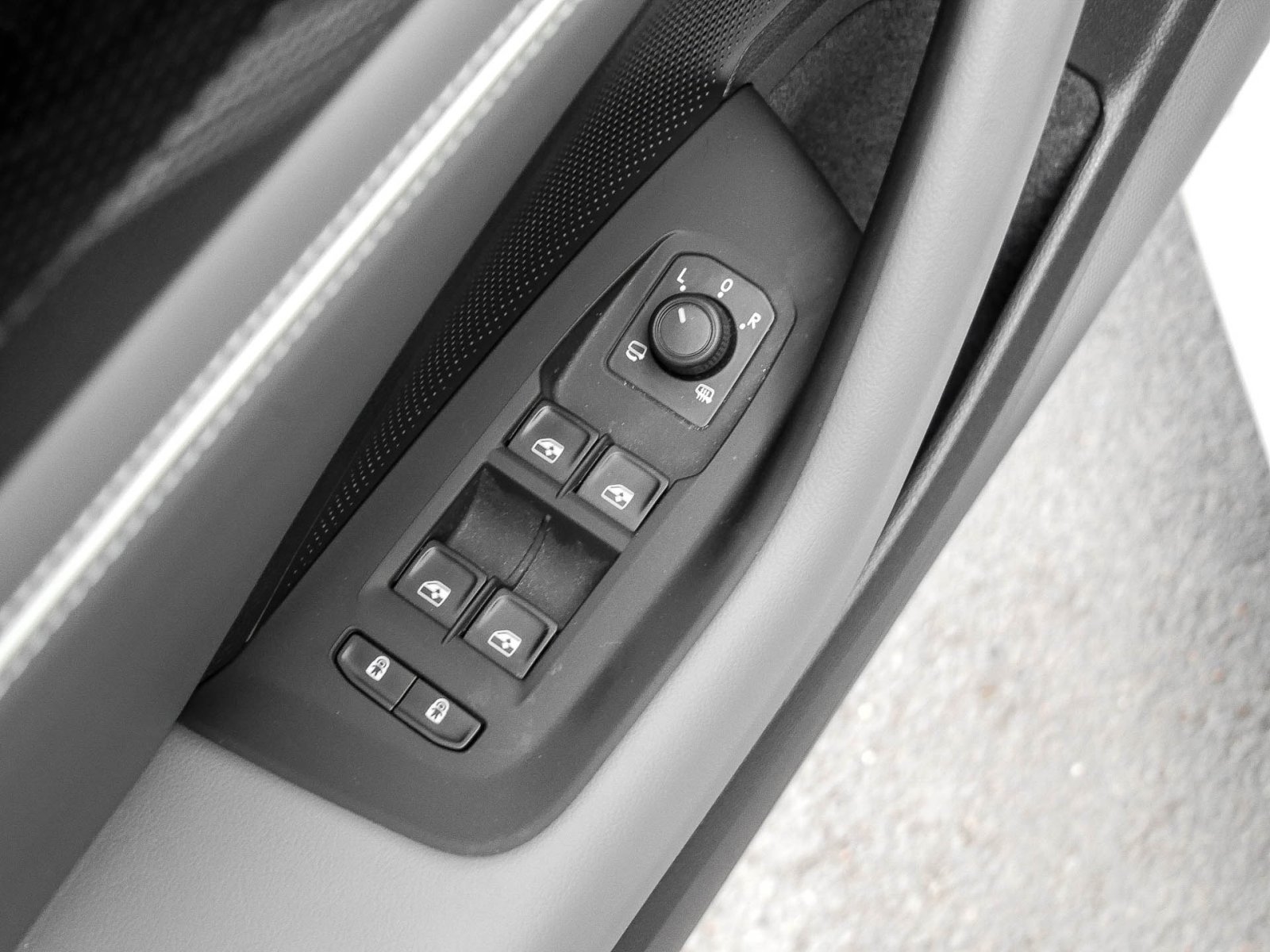 Volkswagen Passat Variant 1.5 eTSI BUSINESS NEUESMODELL AHK