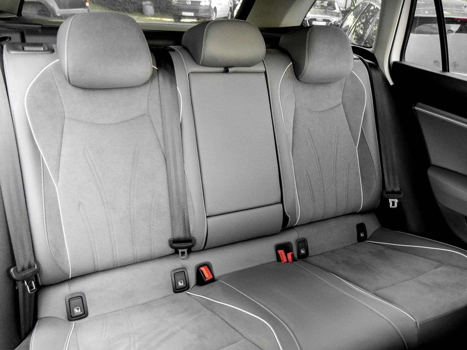 Volkswagen Passat Variant 1.5 eTSI BUSINESS NEUESMODELL AHK