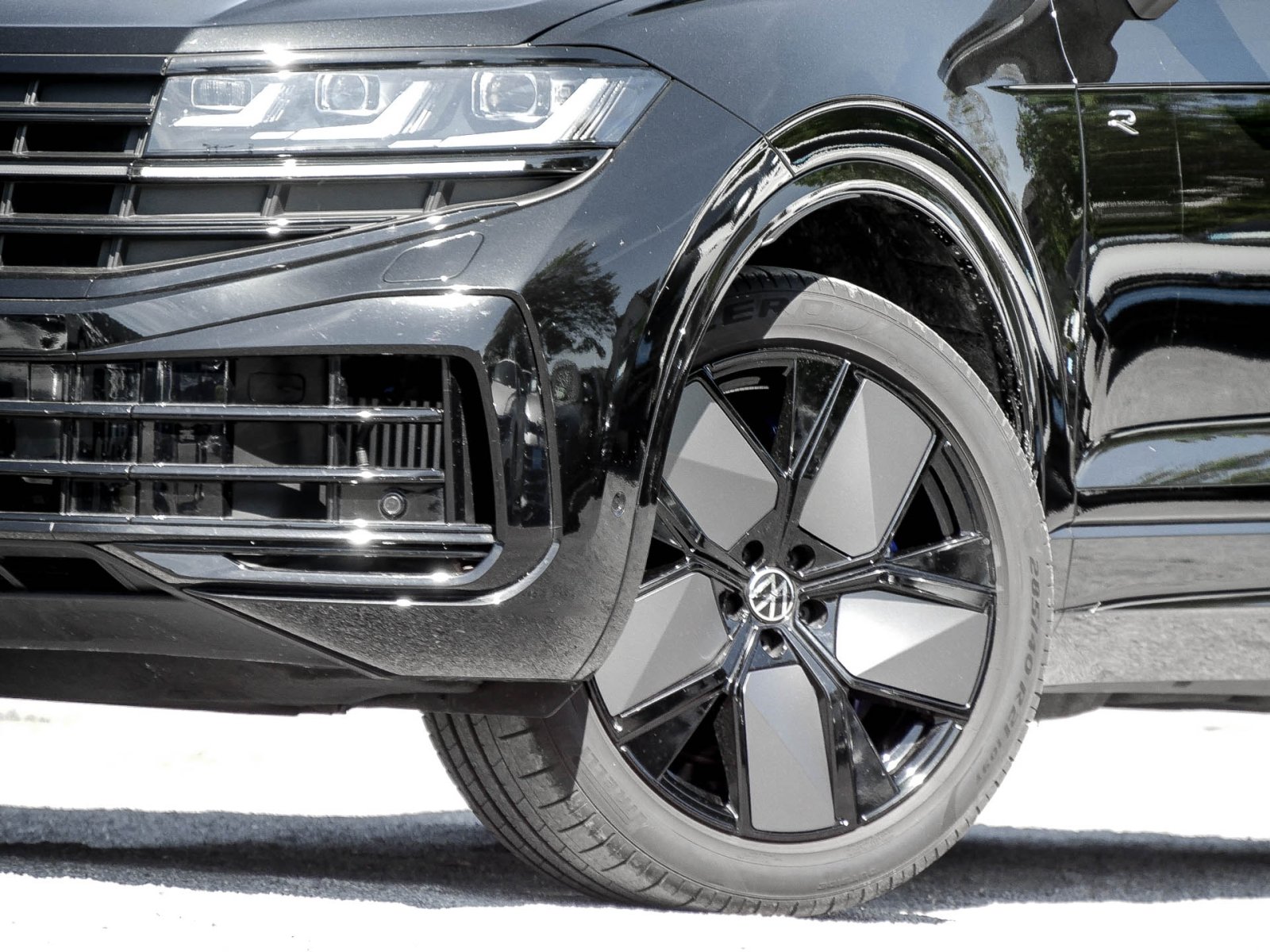 Volkswagen Touareg HYBRID R NEUES MODELL PANO 360°CAM LM21