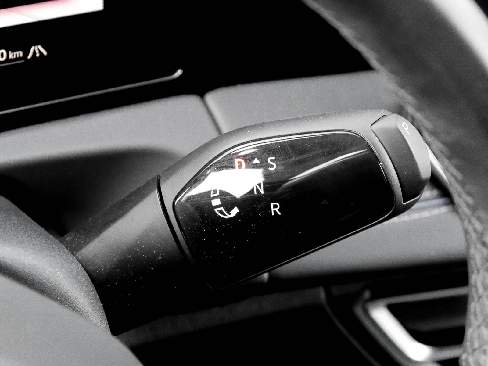 Volkswagen Tiguan 2.0 R-LINE BLACKSTYLE NEUESMODELL AHK 20Z