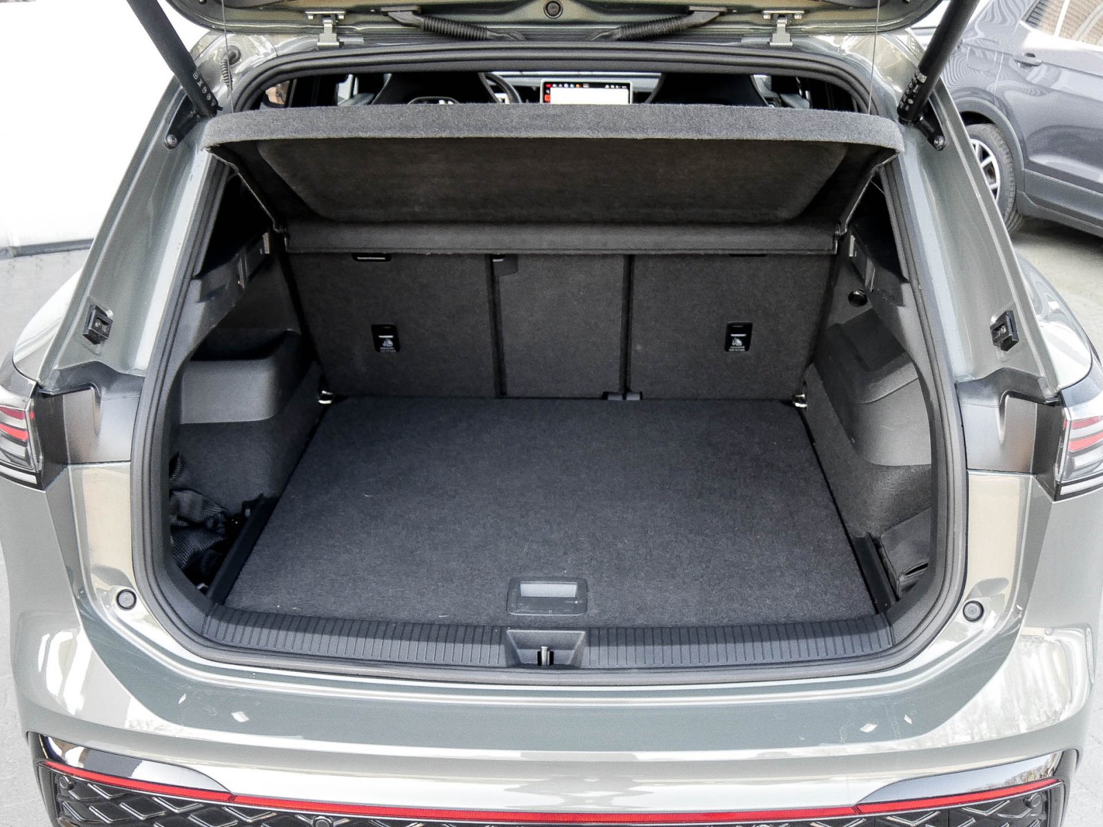 Volkswagen Tiguan 2.0 R-LINE BLACKSTYLE NEUESMODELL AHK 20Z