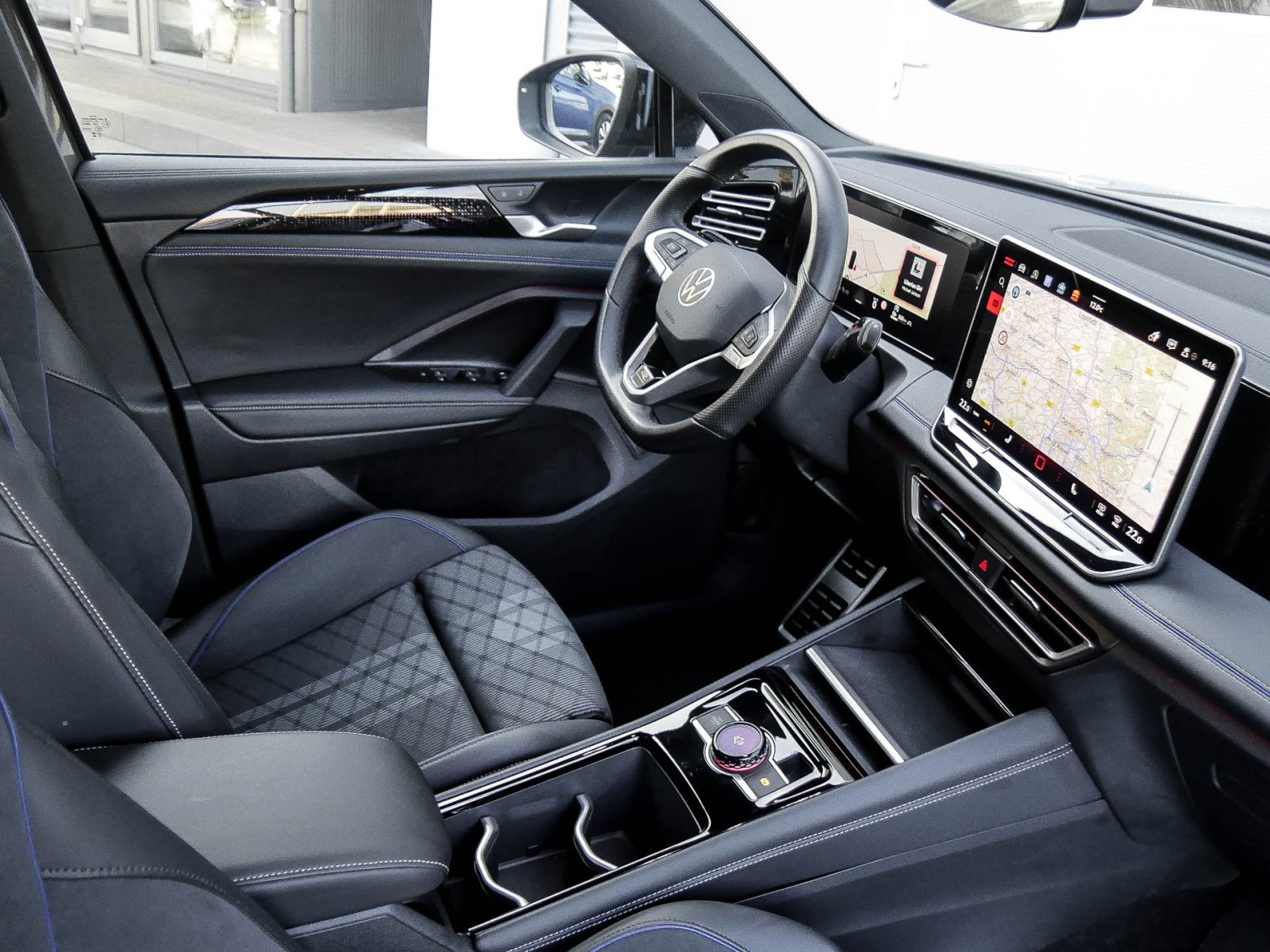 Volkswagen Tiguan 2.0 R-LINE BLACKSTYLE NEUESMODELL AHK 20Z