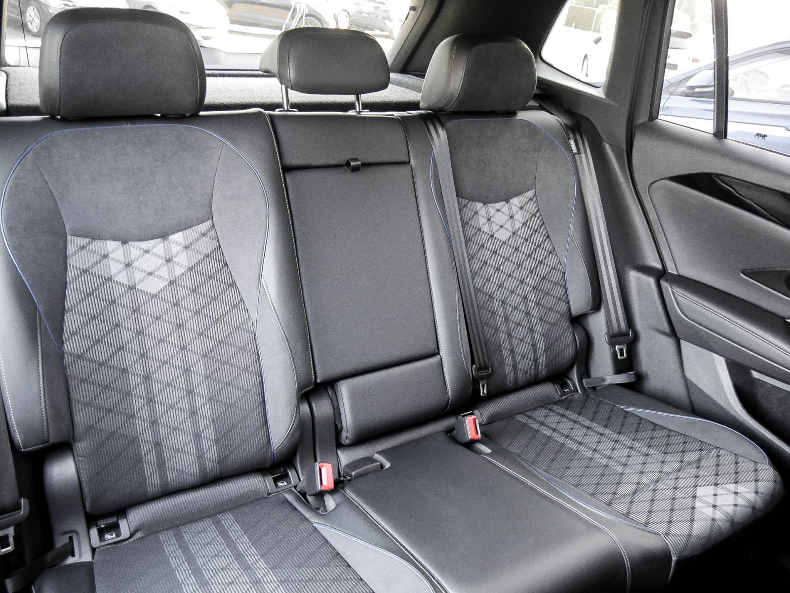Volkswagen Tiguan 2.0 R-LINE BLACKSTYLE NEUESMODELL AHK 20Z