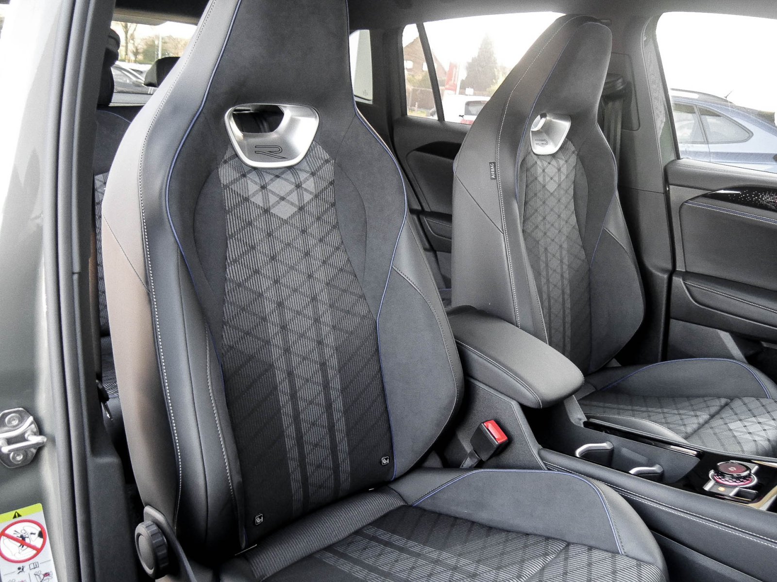 Volkswagen Tiguan 2.0 R-LINE BLACKSTYLE NEUESMODELL AHK 20Z