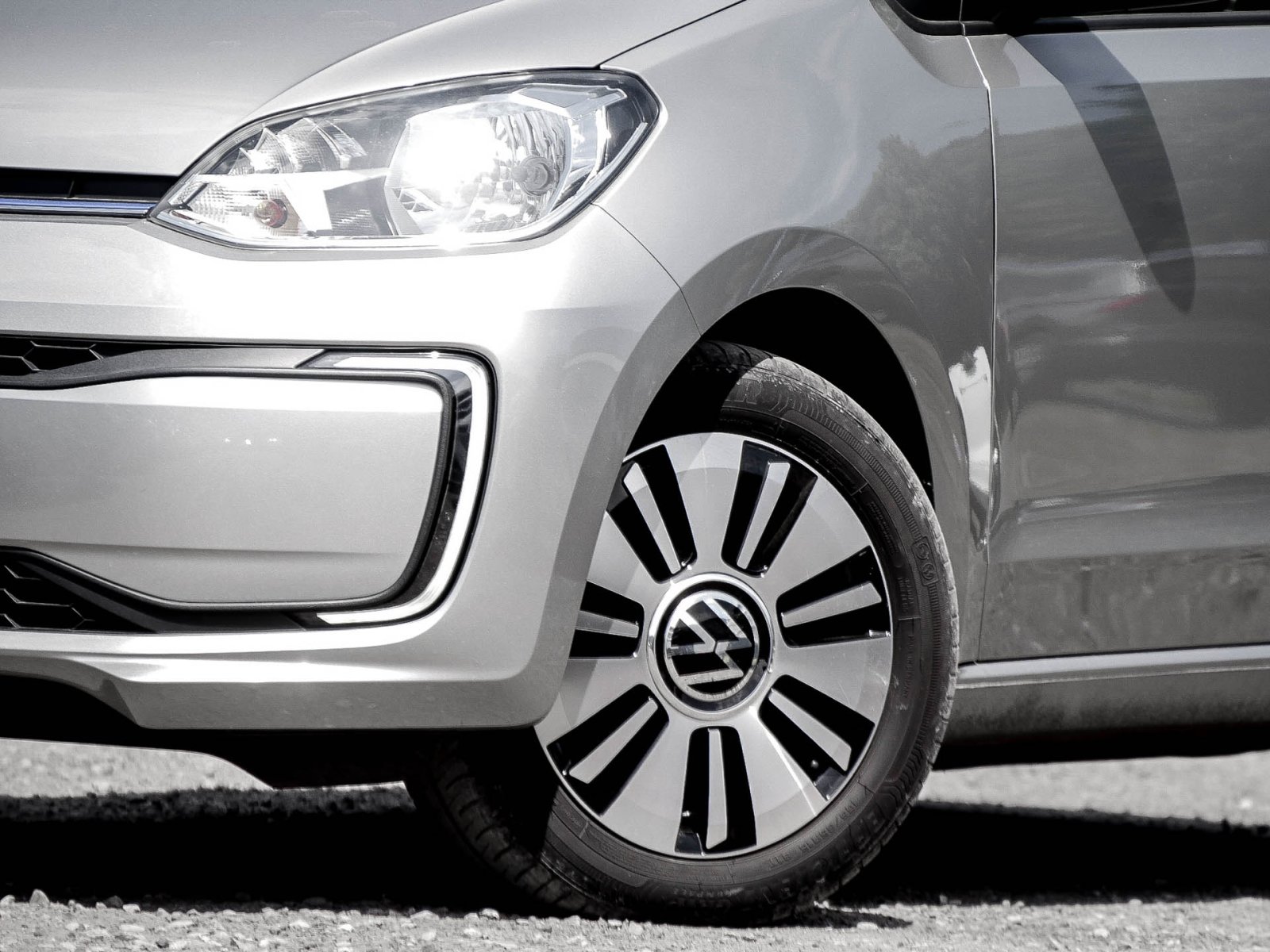 Volkswagen up! e-up! move up! 4TÜREN CAM ALU EINPARKHILFE DAB+