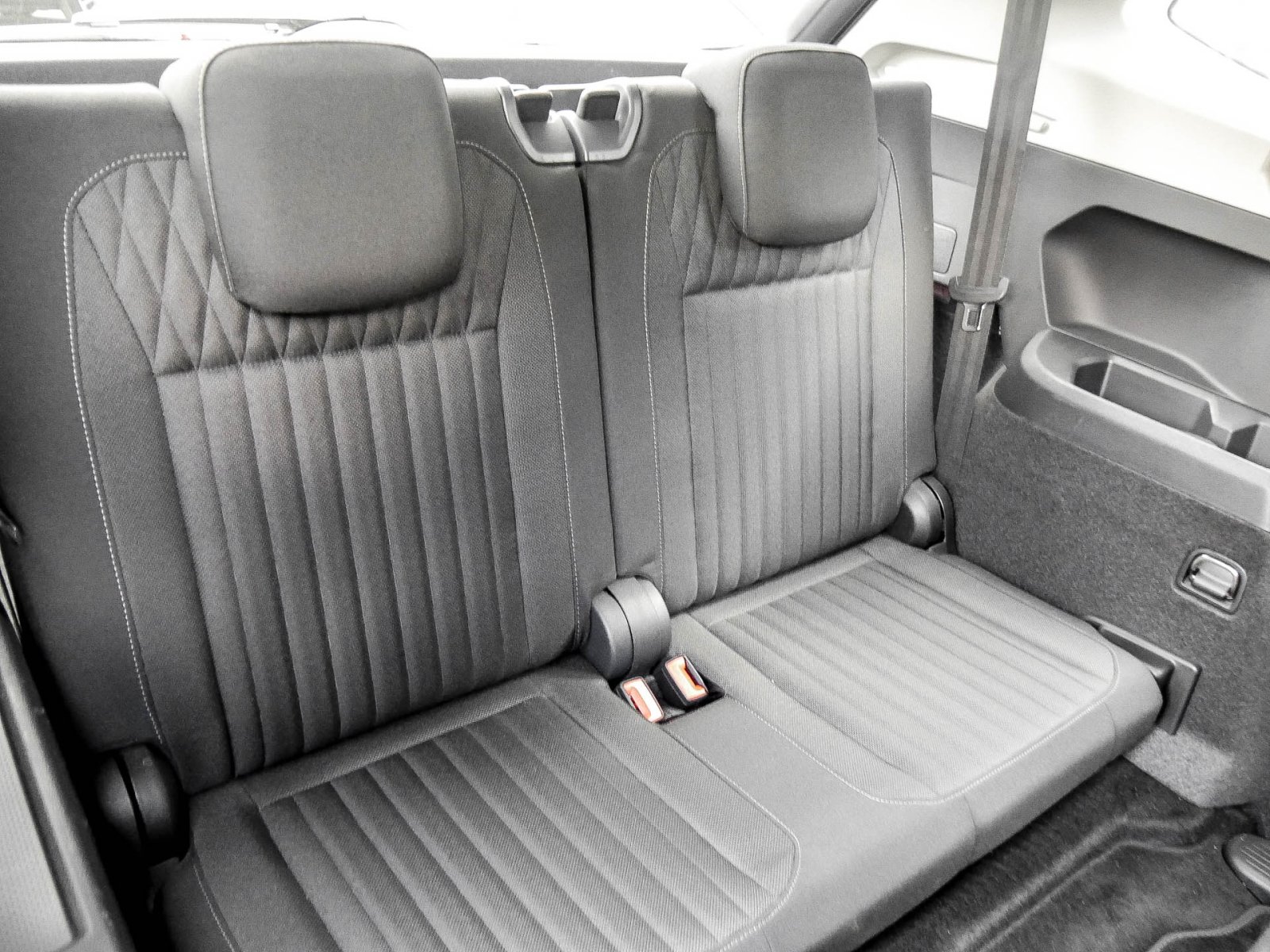 Volkswagen Tiguan Allspace 1.5 LIFE 7SITZE AHK LM18 NAVI