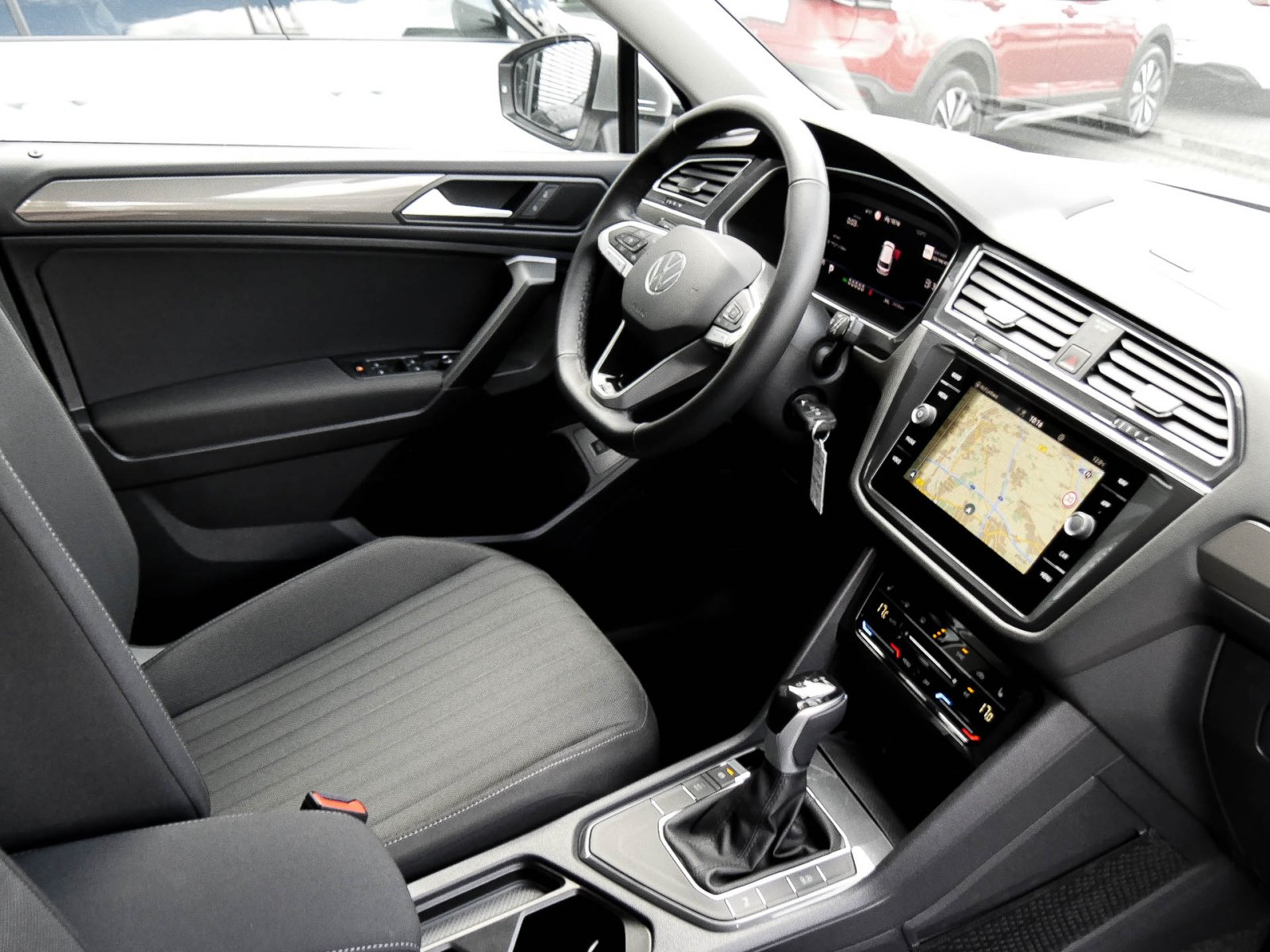 Volkswagen Tiguan Allspace 1.5 LIFE 7SITZE AHK LM18 NAVI