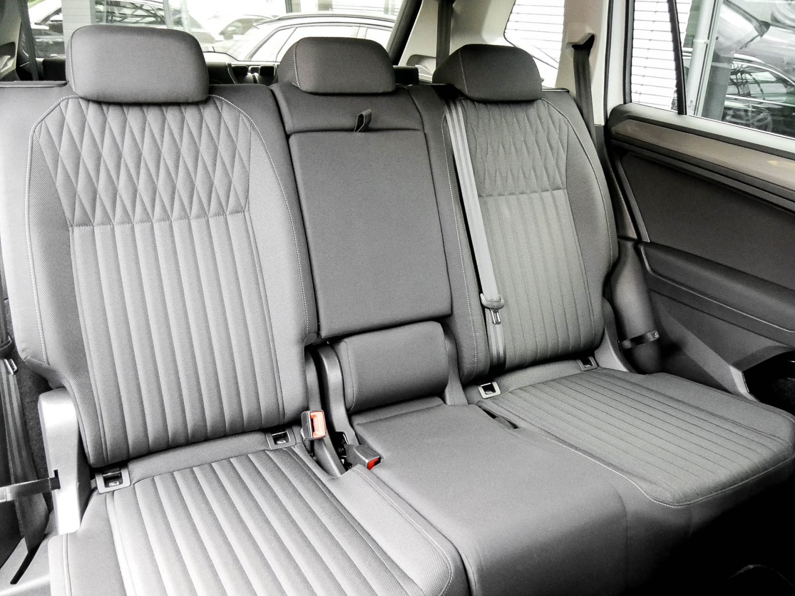 Volkswagen Tiguan Allspace 1.5 LIFE 7SITZE AHK LM18 NAVI