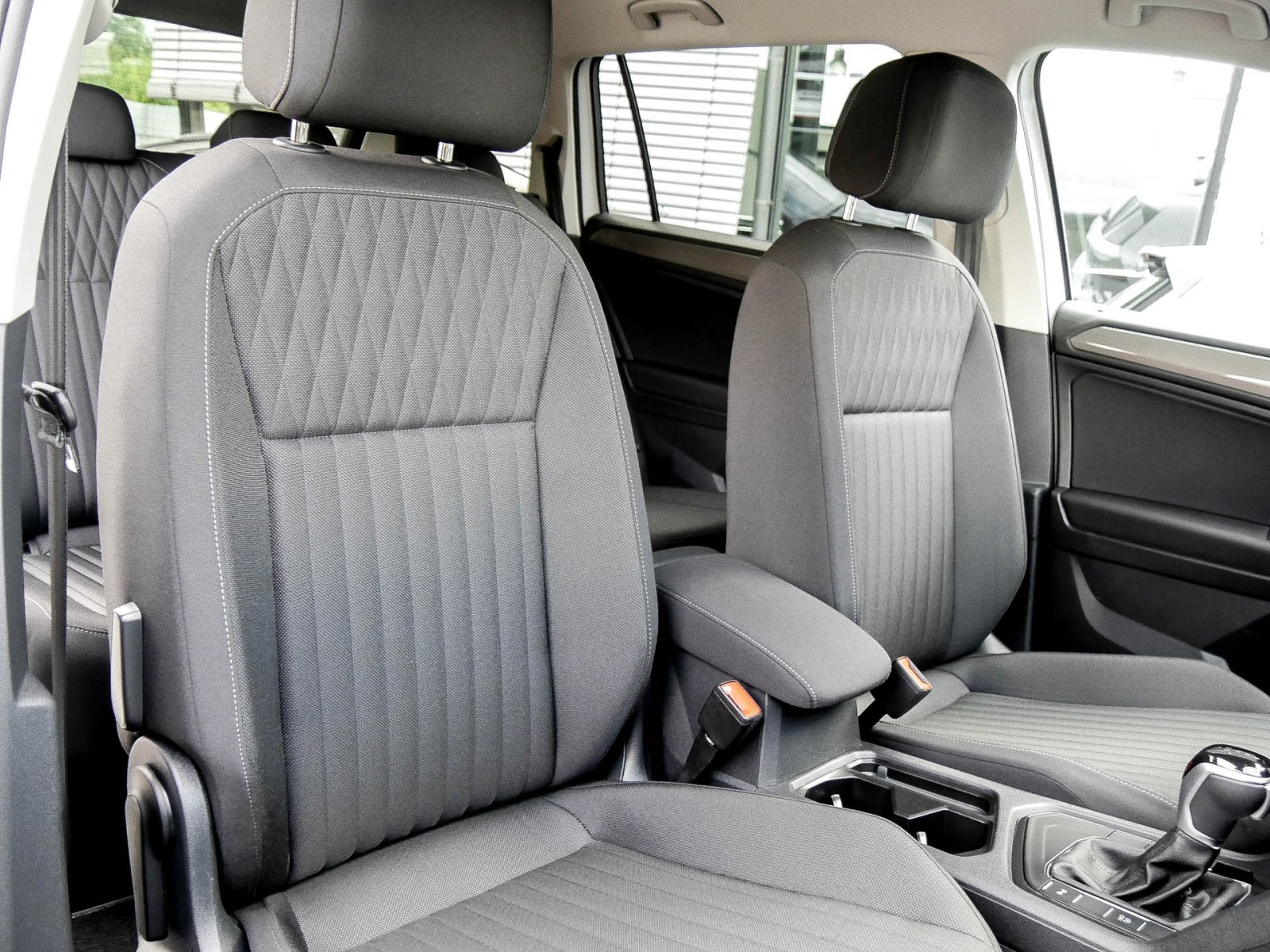 Volkswagen Tiguan Allspace 1.5 LIFE 7SITZE AHK LM18 NAVI