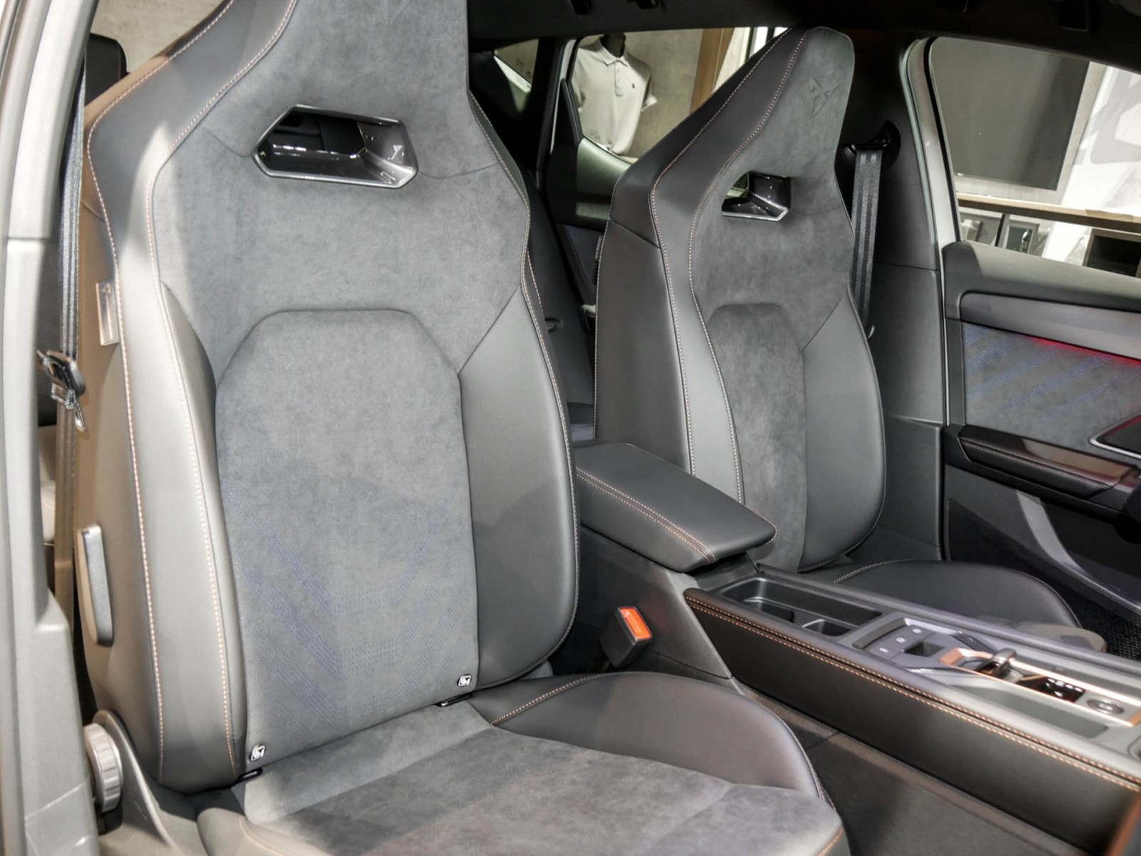 Cupra Leon 2.0 VZ DSG SENNH NAV CAM LENKRAD-&SITZHZG