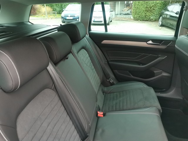 Volkswagen Passat Variant 2.0 ELEGANCE AHK KAMERA ALU17 NAVI