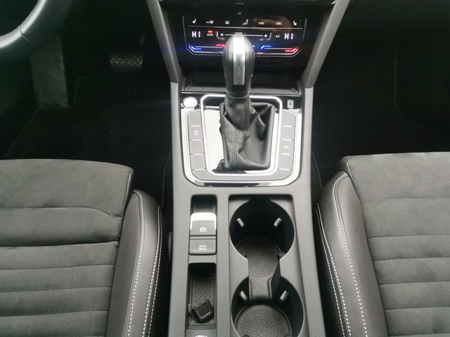 Volkswagen Passat Variant 2.0 ELEGANCE AHK KAMERA ALU17 NAVI