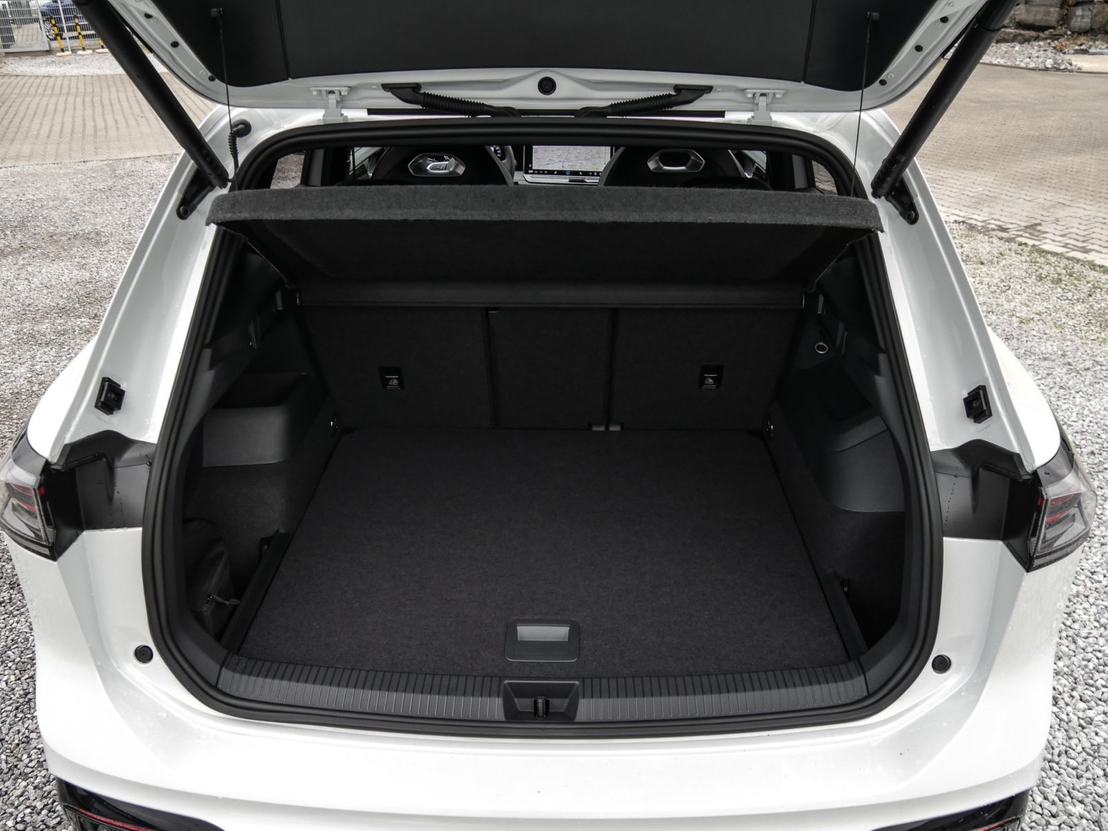 Volkswagen Tiguan 2.0 TDI R-LINE DSG HARMANKARDON eKLAPPE