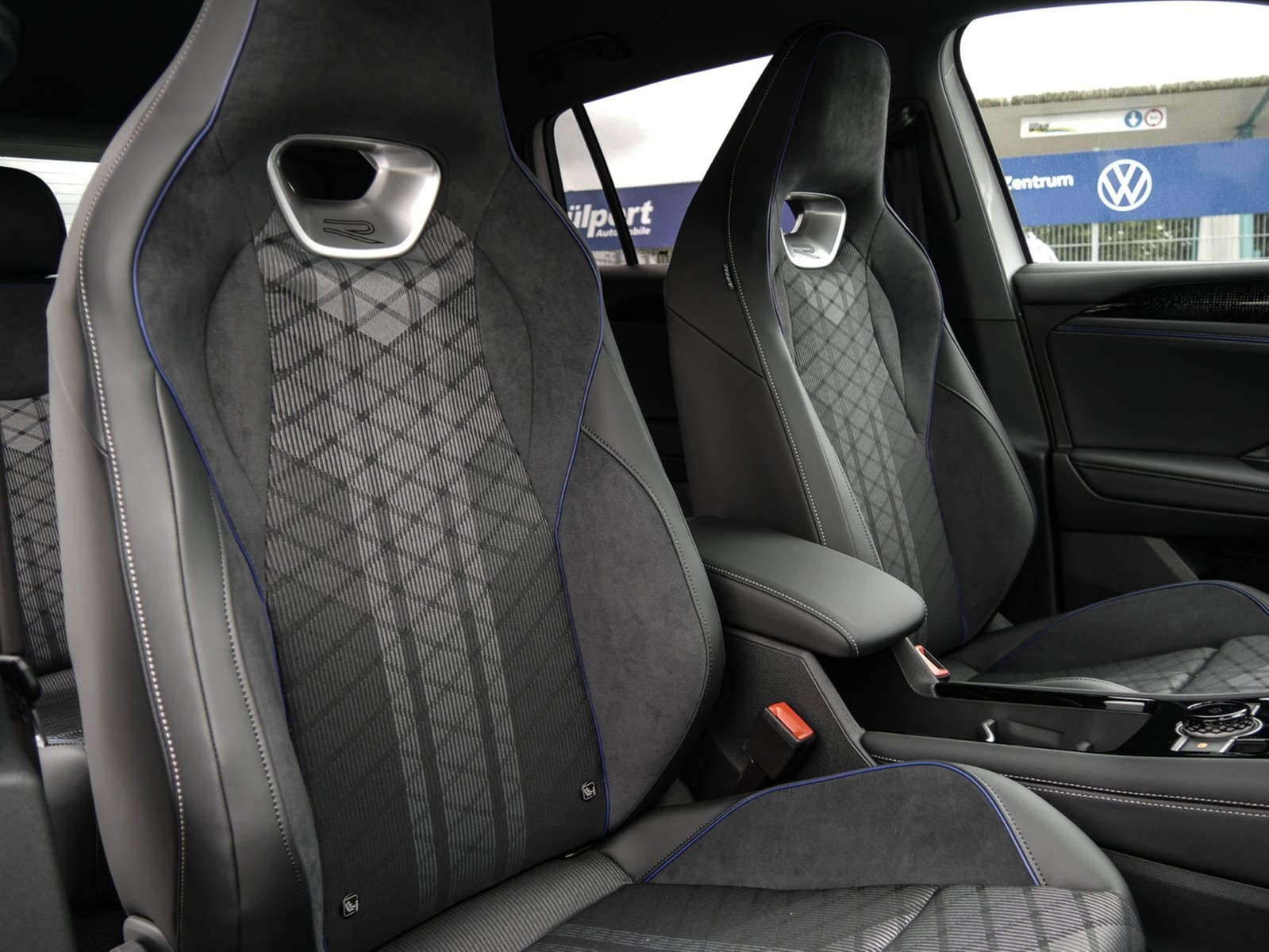 Volkswagen Tiguan 2.0 TDI R-LINE DSG HARMANKARDON eKLAPPE