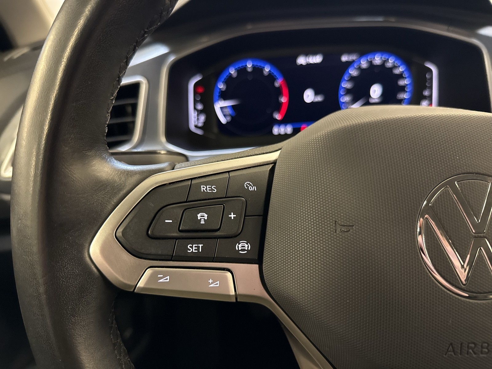 Volkswagen T-Roc 1.0 STYLE ACC LM17 LED+ CARPLAY SITZHEIZ.