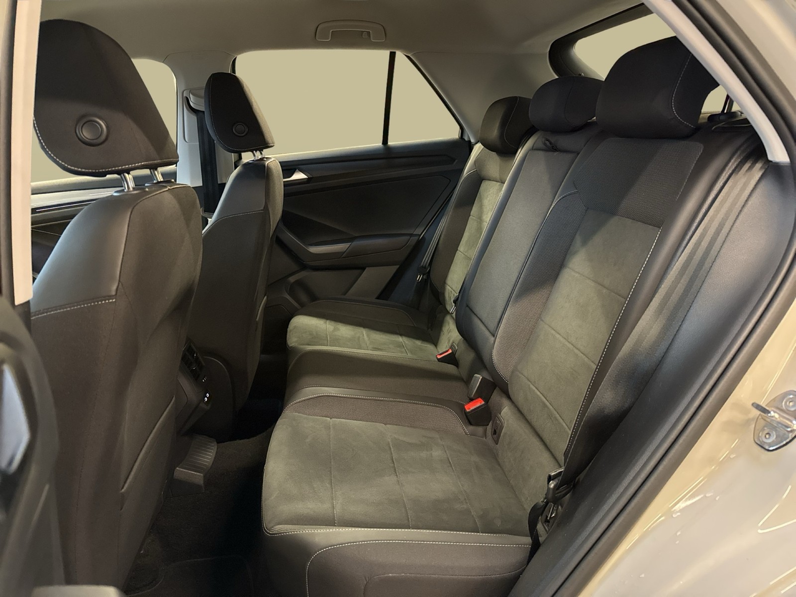 Volkswagen T-Roc 1.0 STYLE ACC LM17 LED+ CARPLAY SITZHEIZ.