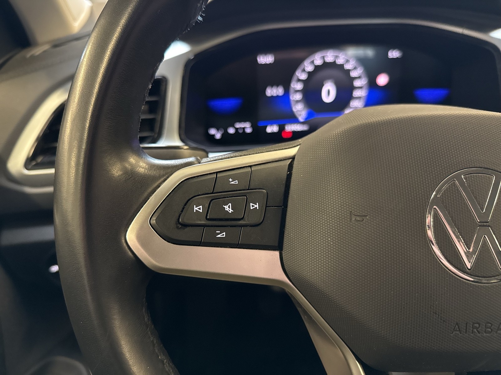 Volkswagen T-Roc 1.0 LIFE NAVI ALU CARPLAY SITZHEIZUNG LED